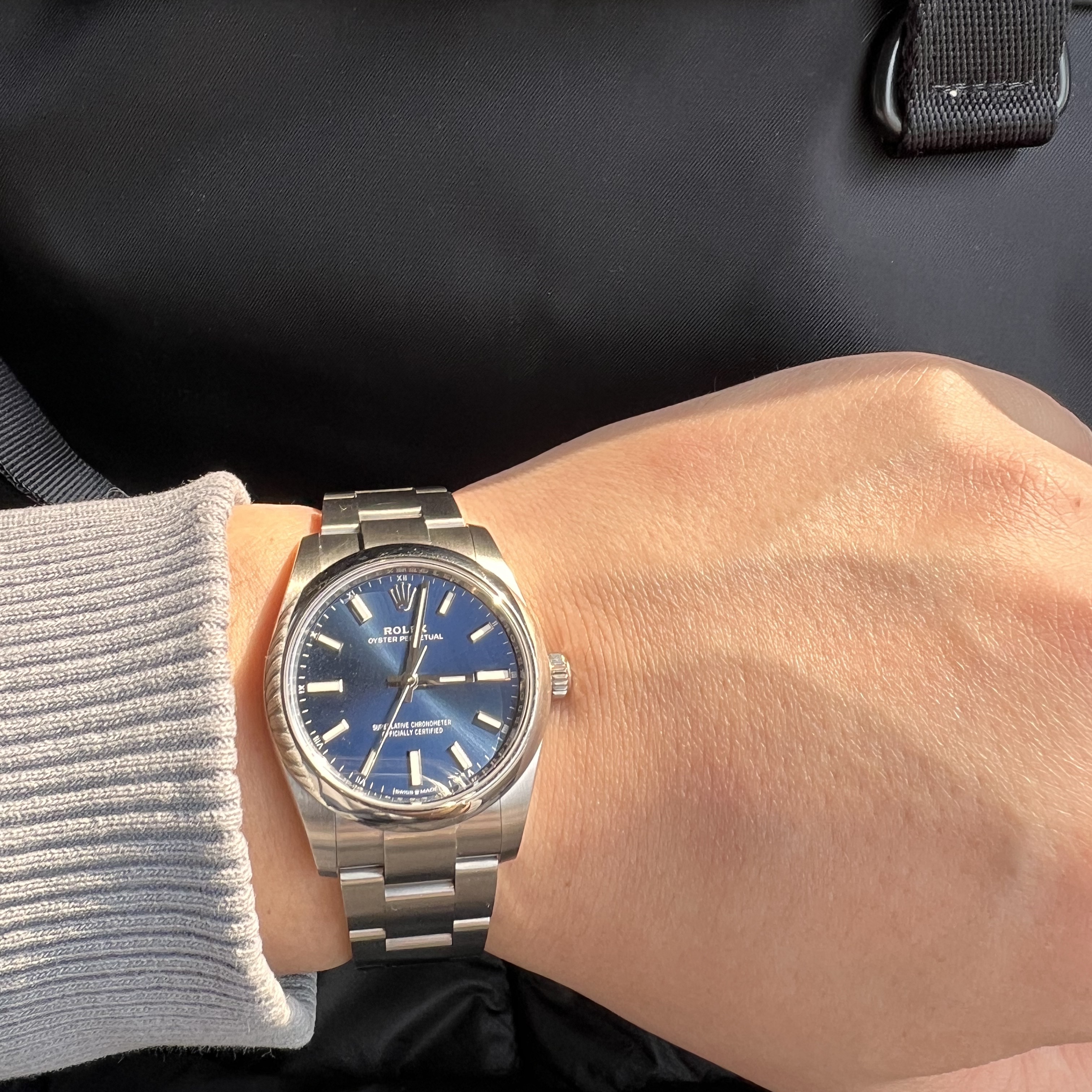 Rolex Oyster Perpetual 34mm 124200 Bright Blue Oyster 착용 스타일