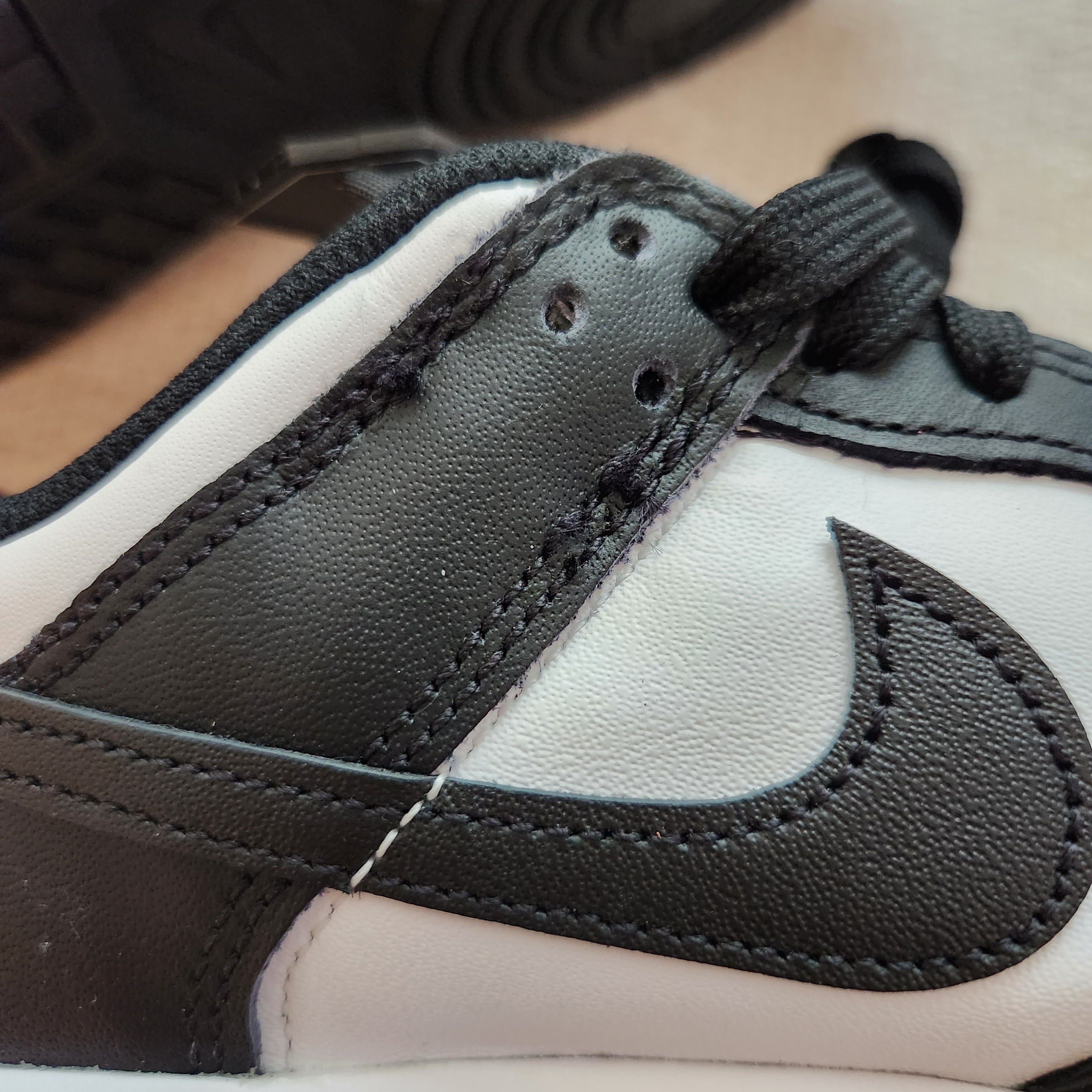 (W) Nike Dunk Low Black 착용 스타일 - 4