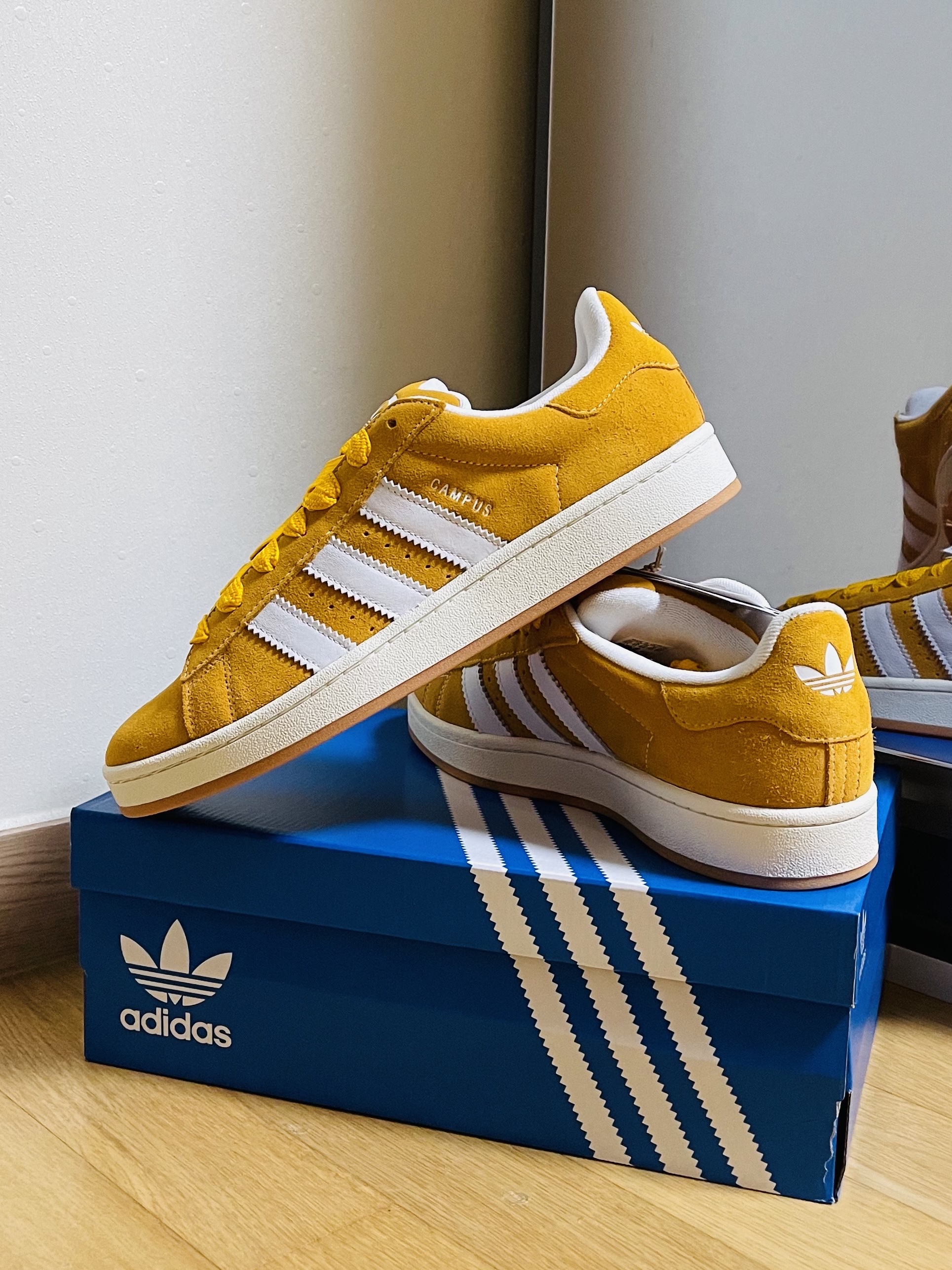 Adidas Campus 00s Pantone White 착용 스타일