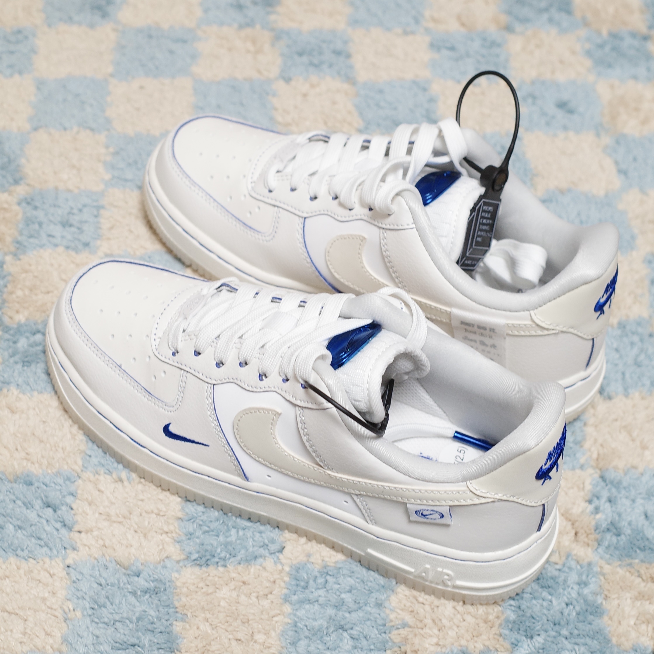 (W) Nike Air Force 1 '07 LX Game Royal Sail 착용 스타일 - 1