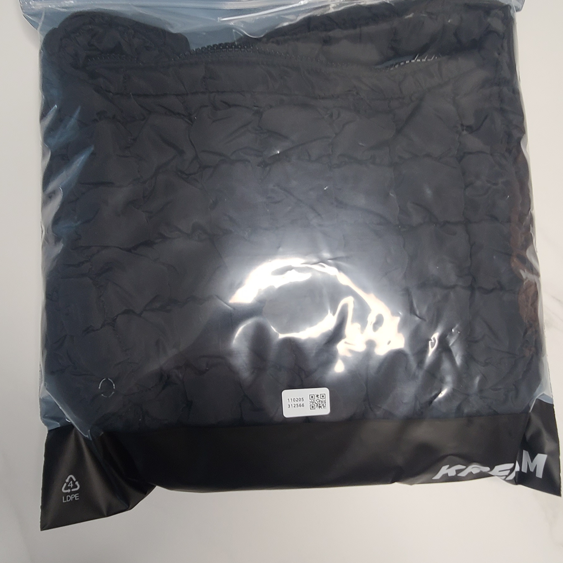 COS Quilted Mini Bag Black 착용 스타일