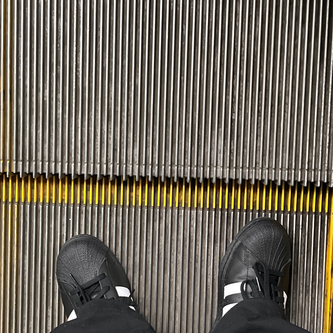 Adidas Superstar Core Black White 착용 스타일