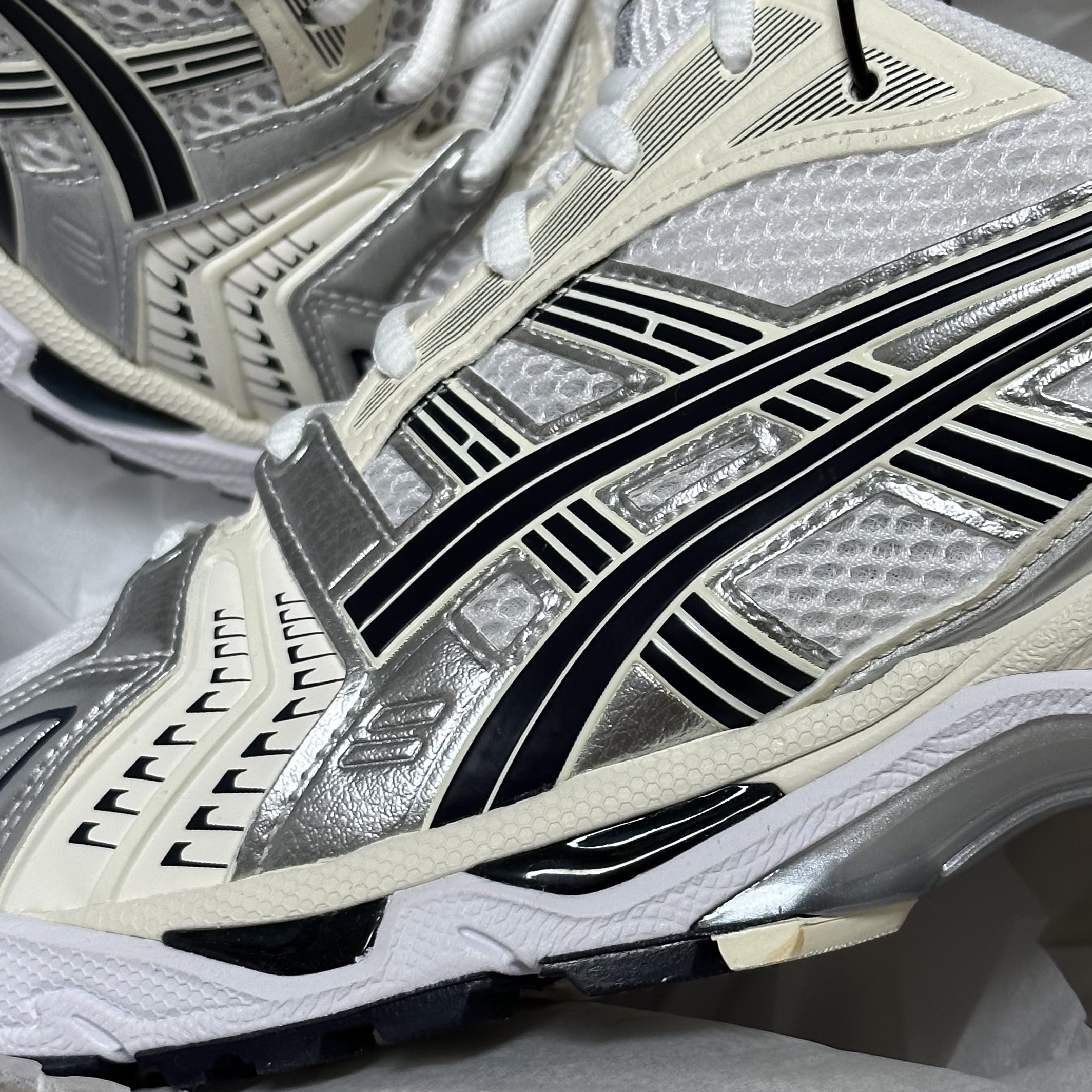 (W) Asics Gel-Kayano 14 White Midnight 착용 스타일 - 2