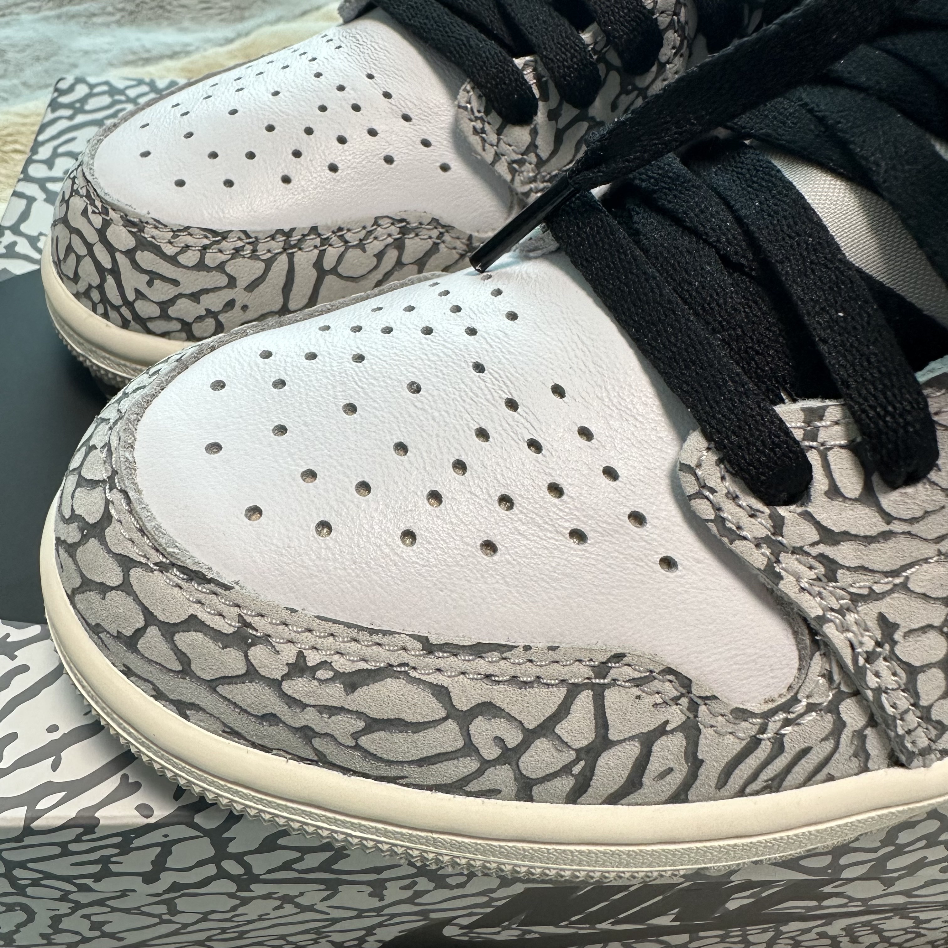 Jordan 1 Retro High OG White Cement 착용 스타일 - 3