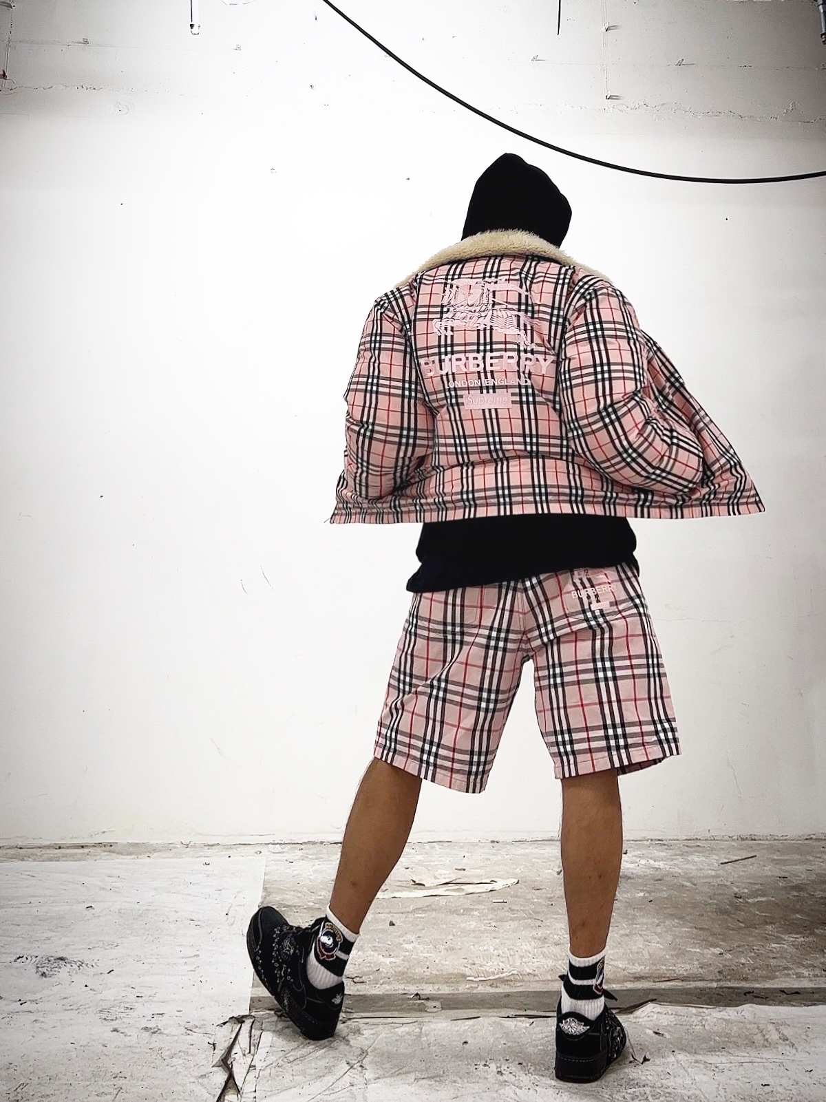 Supreme x Nike ACG Jersey Black - 22FW, Supreme x Burberry Box Logo Hooded Sweatshirt Black - 22SS 착용 스타일 - 2