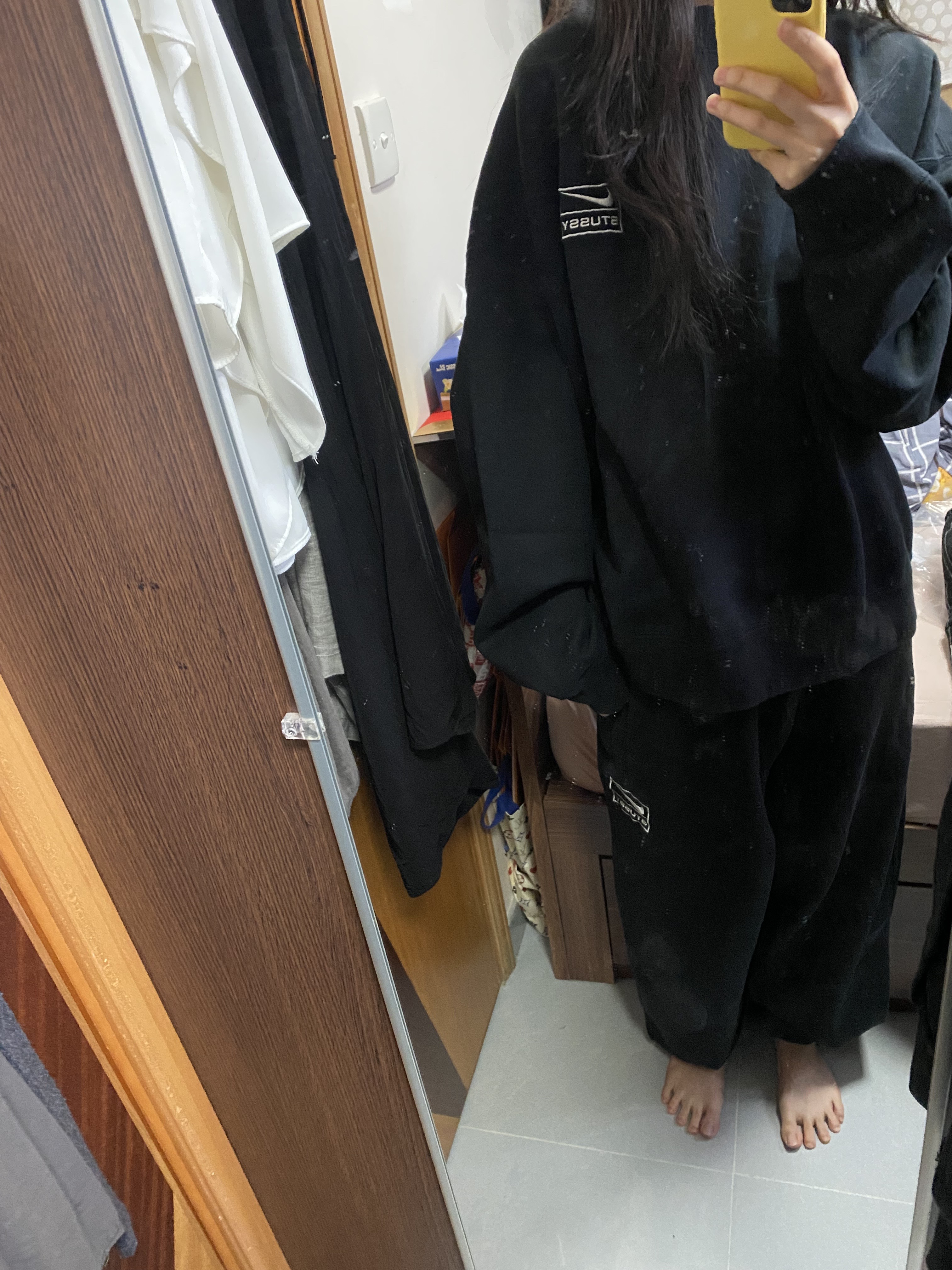 Nike x Stussy NRG Fleece Pants Dark Grey Heather (DO9340-063), Nike x Stussy NRG Washed Fleece Crewneck Black (DO5310-010) 착용 스타일 - 4