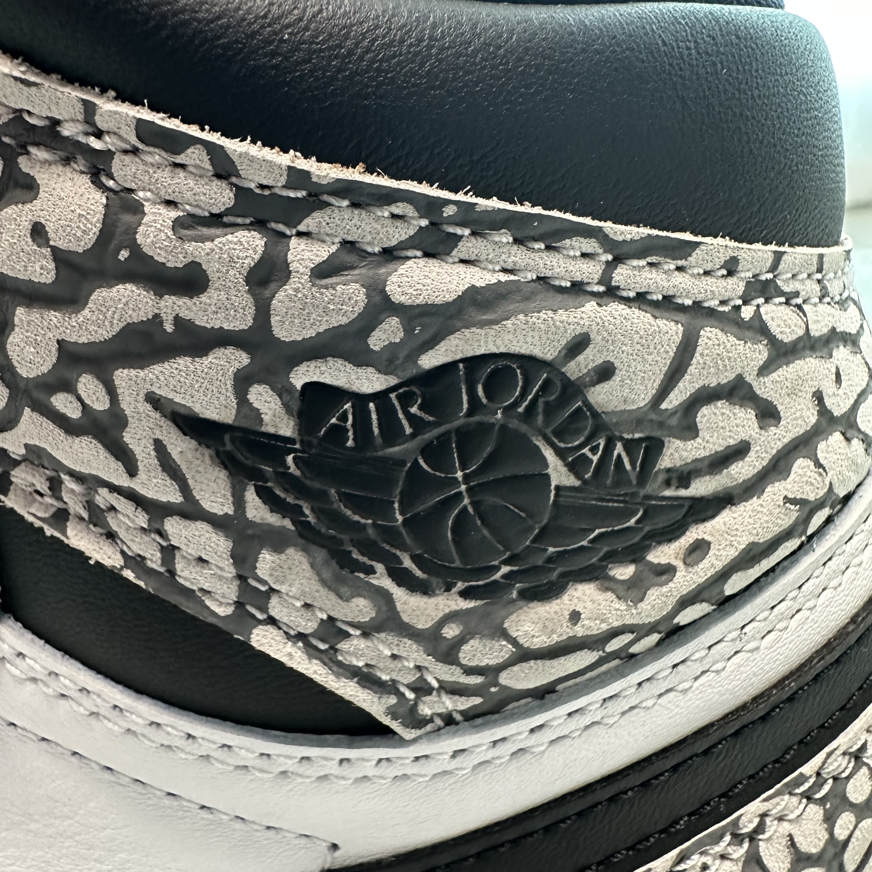 Jordan 1 Retro High OG White Cement 착용 스타일 - 4