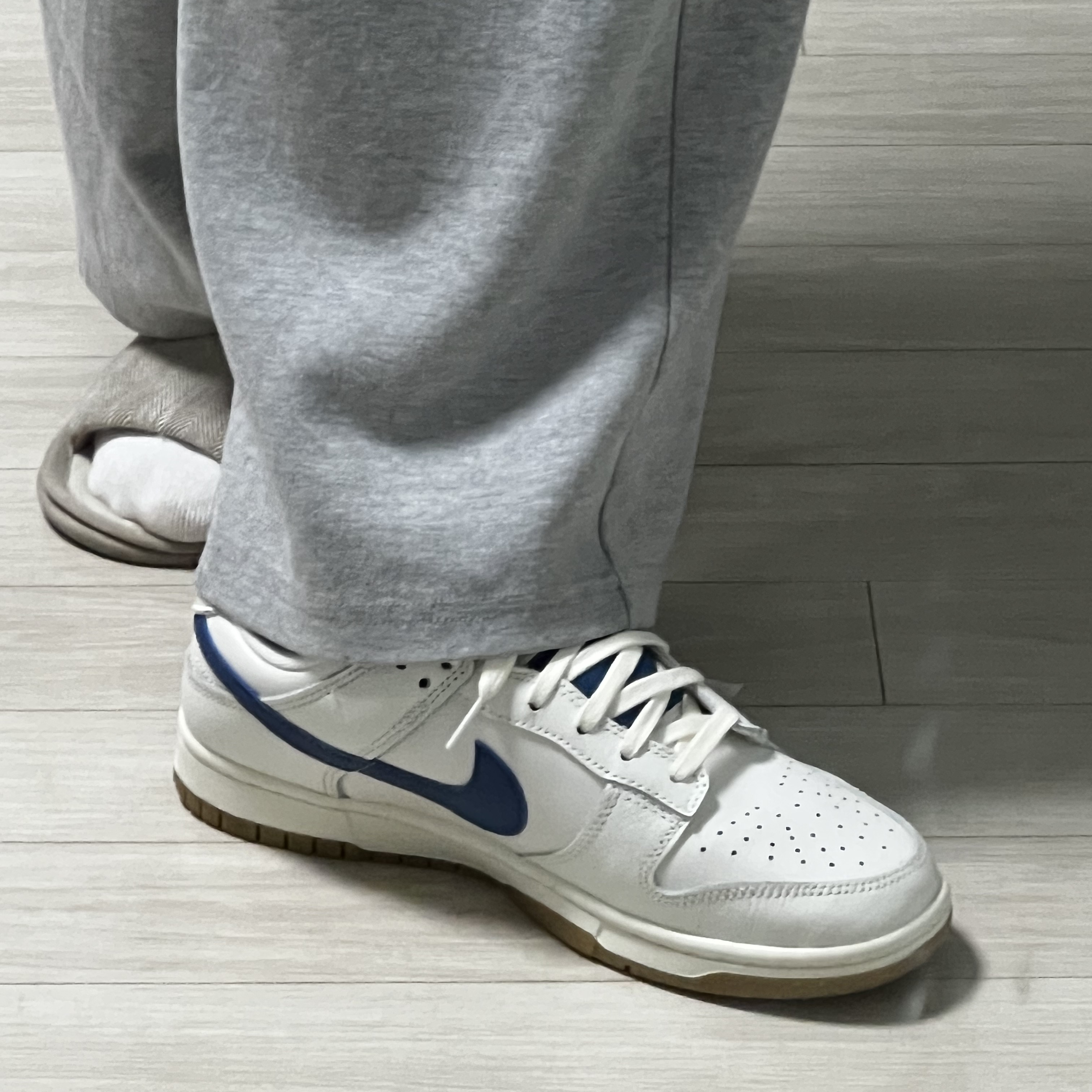 Nike Dunk Low SE Sail Dark Marina Blue 착용 스타일 - 2