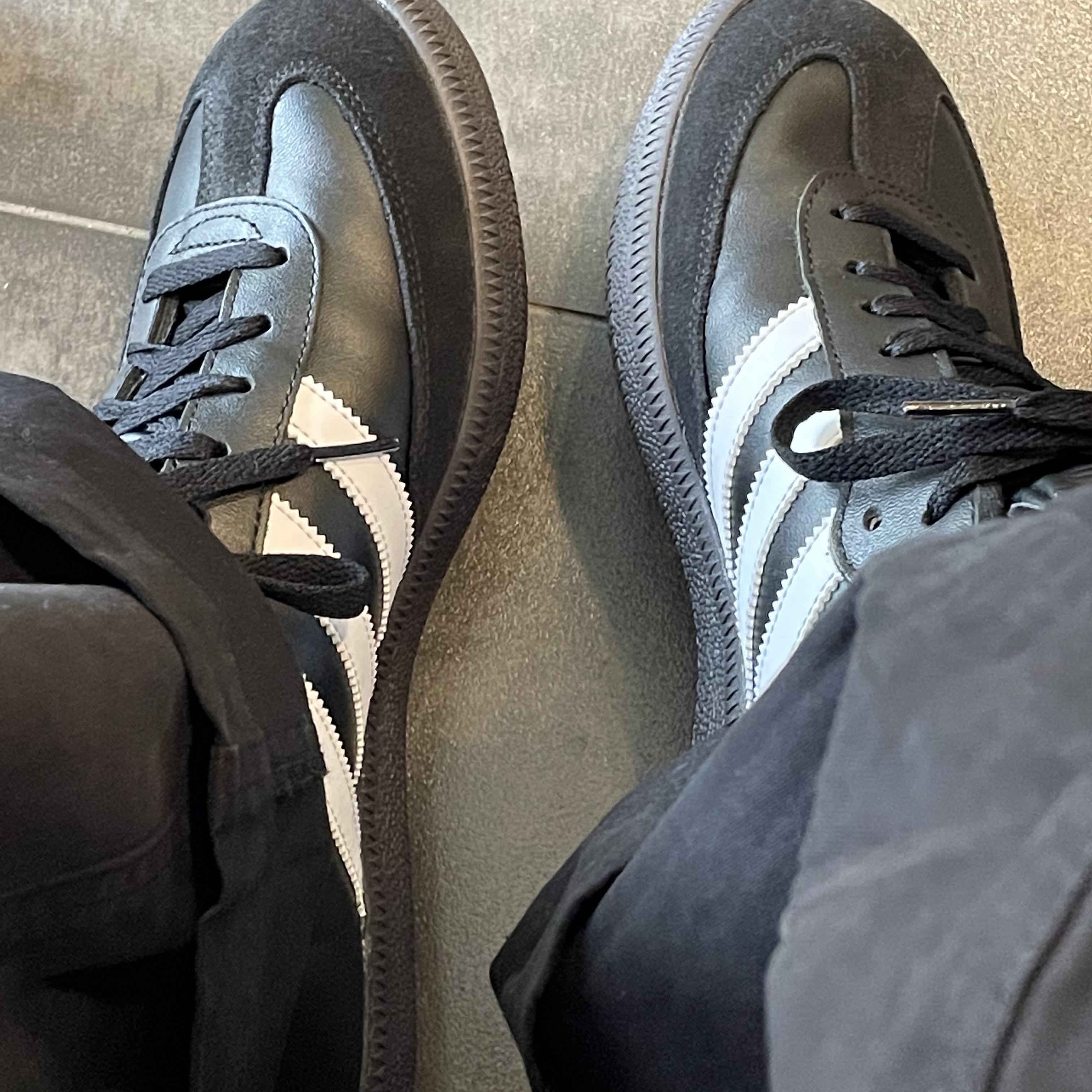 Adidas Samba Classic Core Black 착용 스타일 - 2