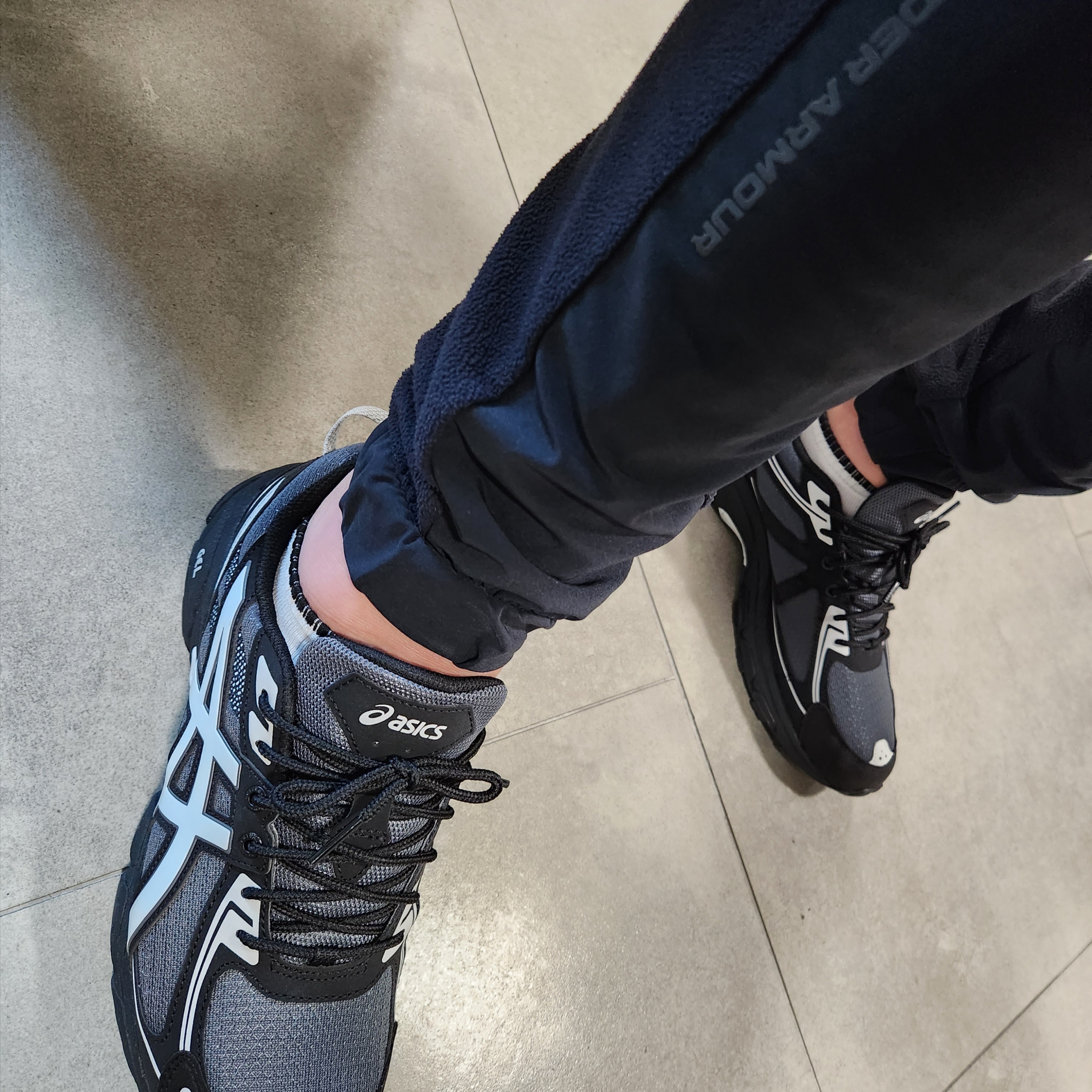 Asics Gel-Venture 6 Carrier Grey 착용 스타일