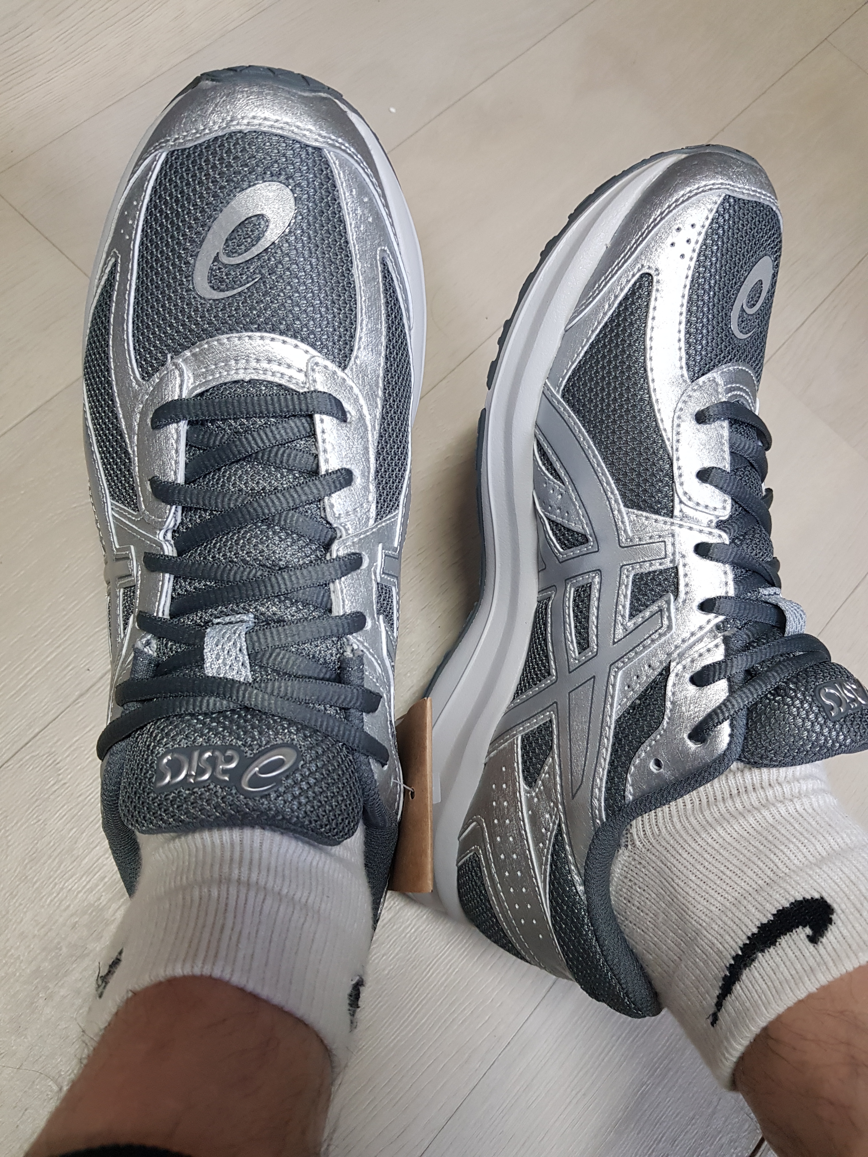 Asics Jog 100 S SMU Sheet Rock Pure Silver - 2E Wide 착용 스타일