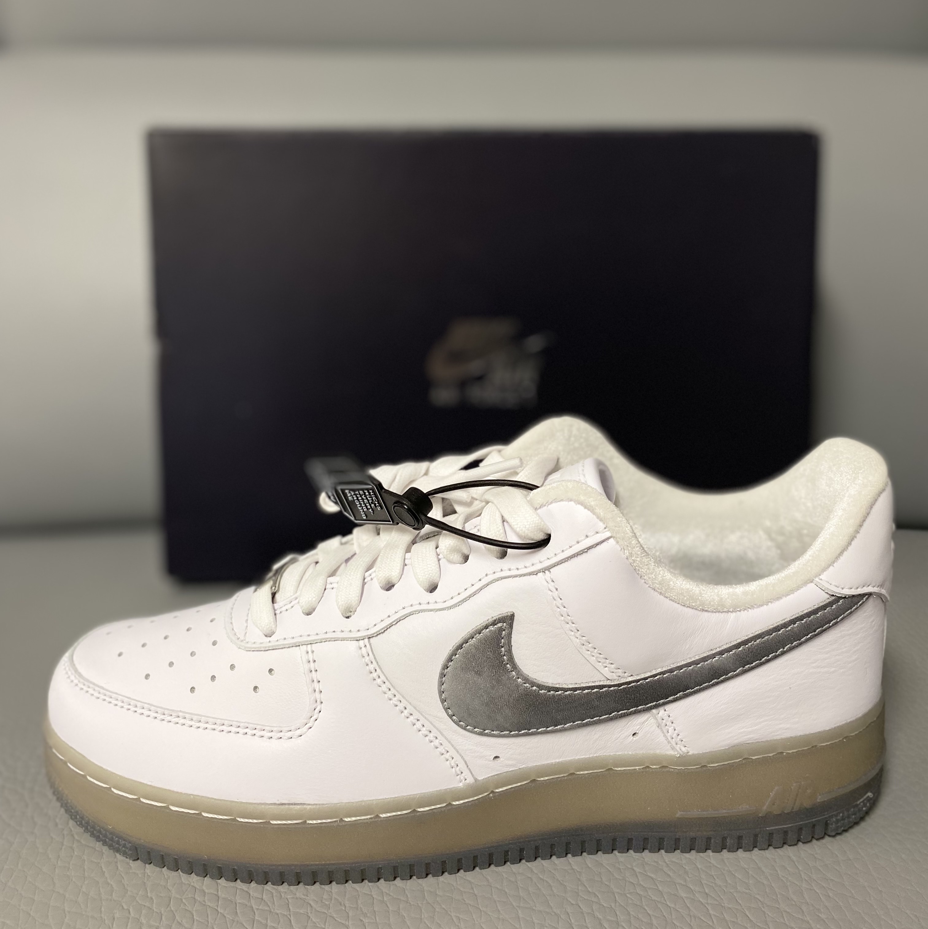 Nike Air Force 1 '07 PRM Metallic Silver 착용 스타일