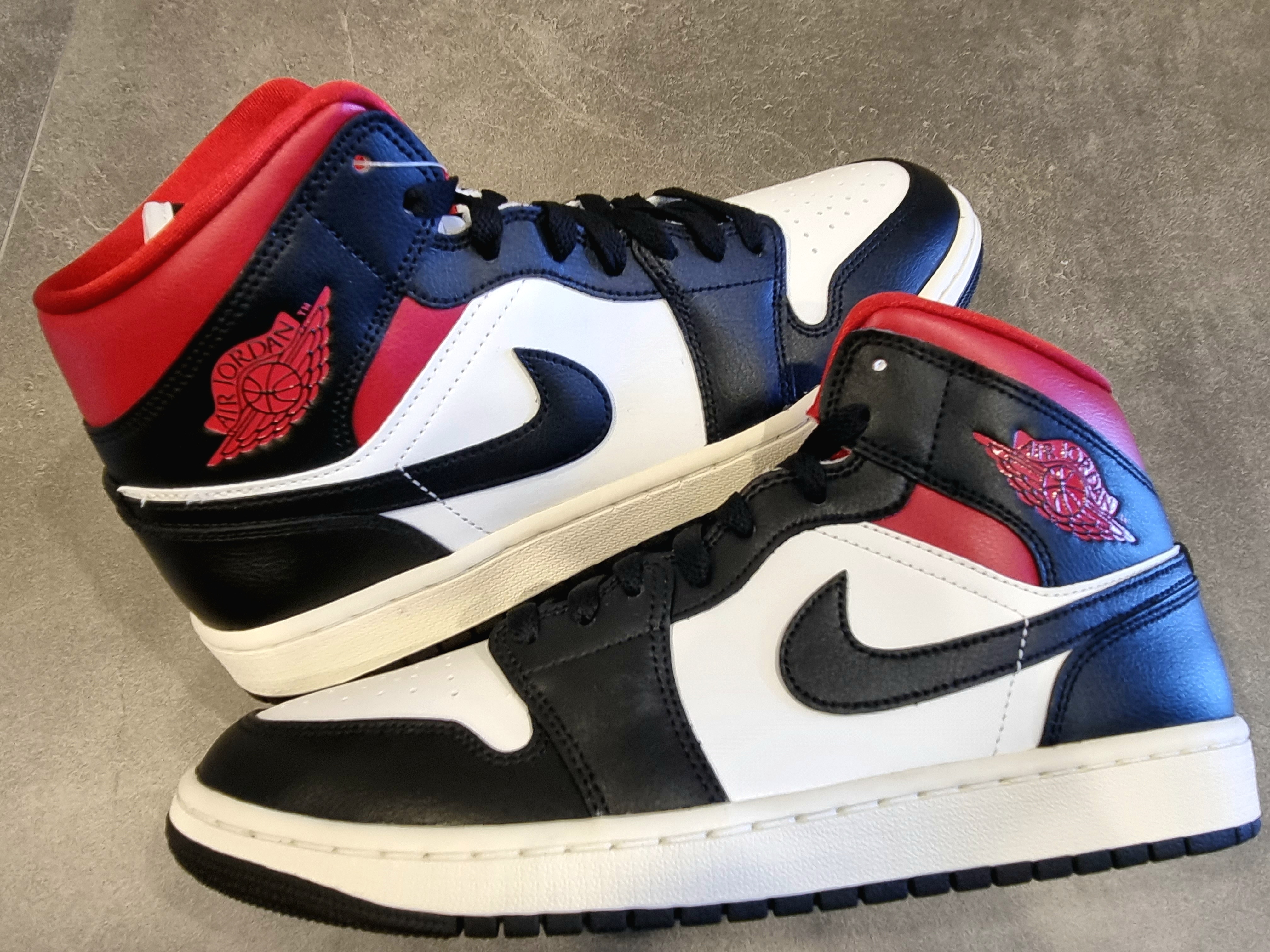 (W) Jordan 1 Mid Black Gym Red 착용 스타일 - 2