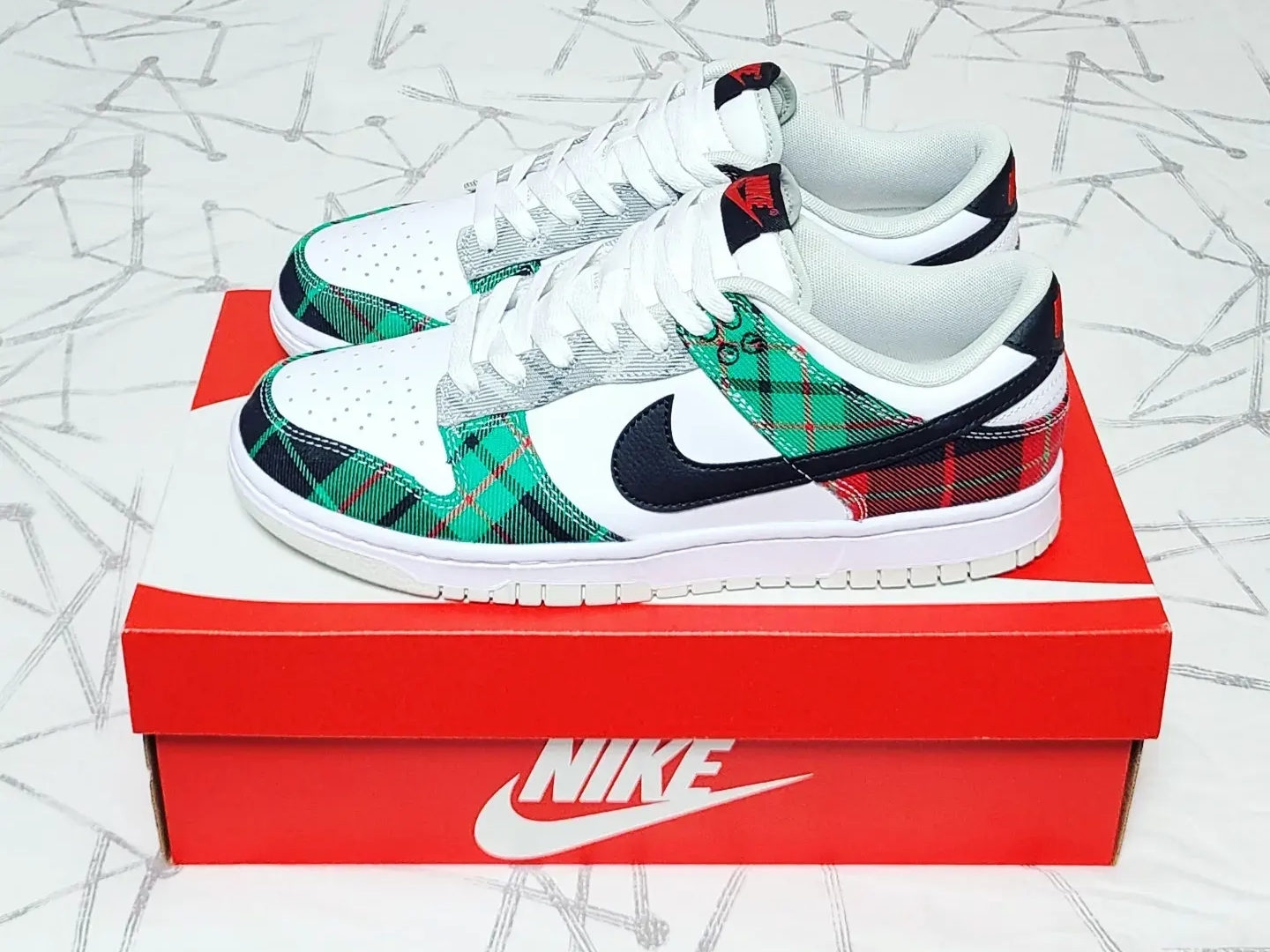 Nike Dunk Low Retro PRM White and Black 착용 스타일 - 2