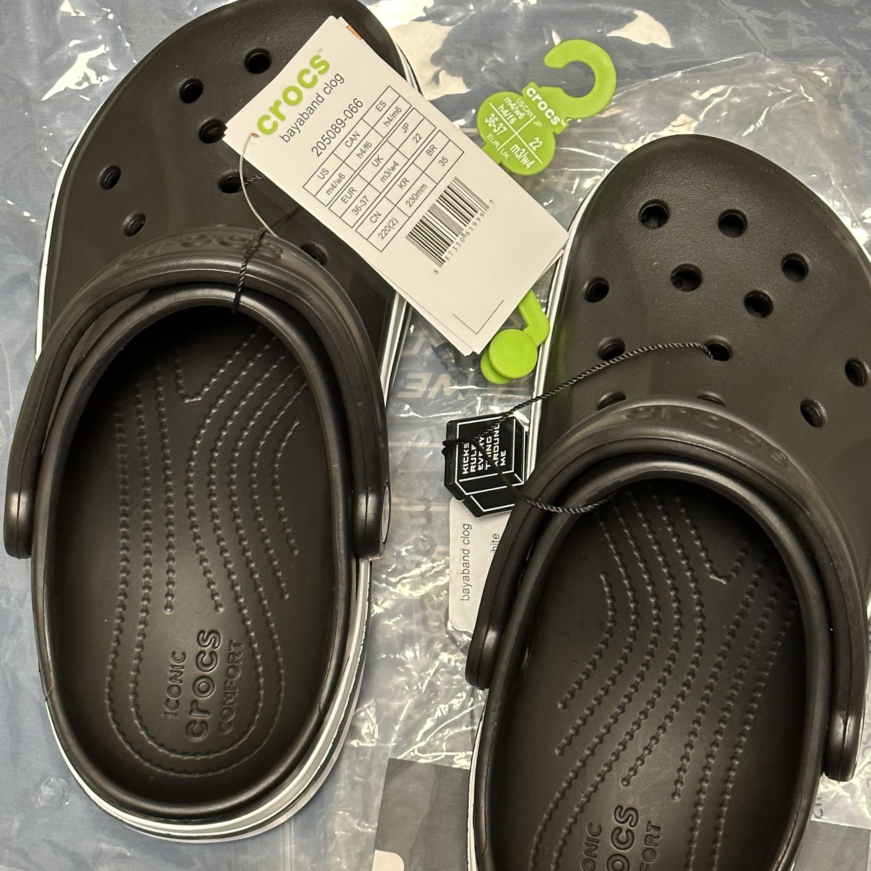 Crocs Bayaband Clog Black White 착용 스타일
