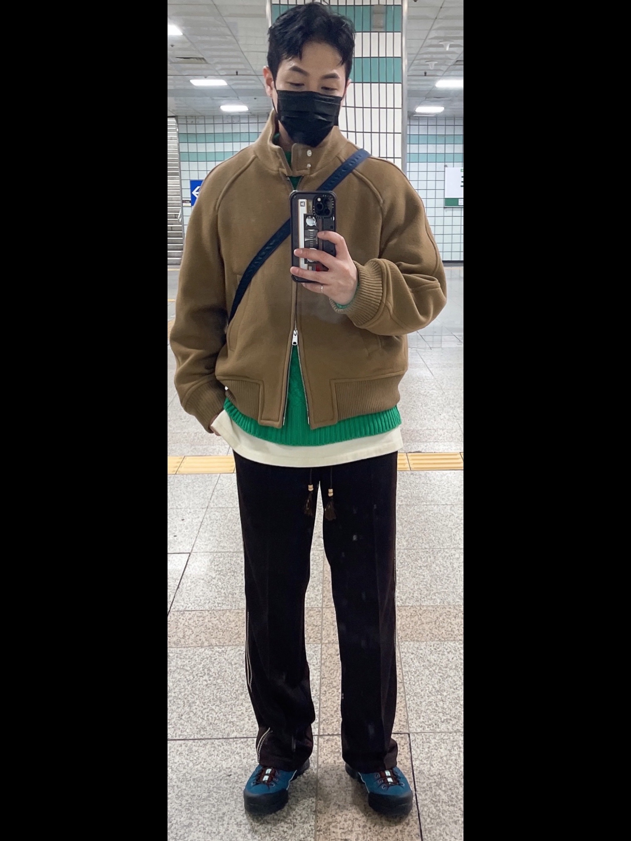 Salomon x The Broken Arm X-Desalpes GTX for TBA Blue, Apple AirPods Pro 2nd Gen (Korean Ver.) 착용 스타일