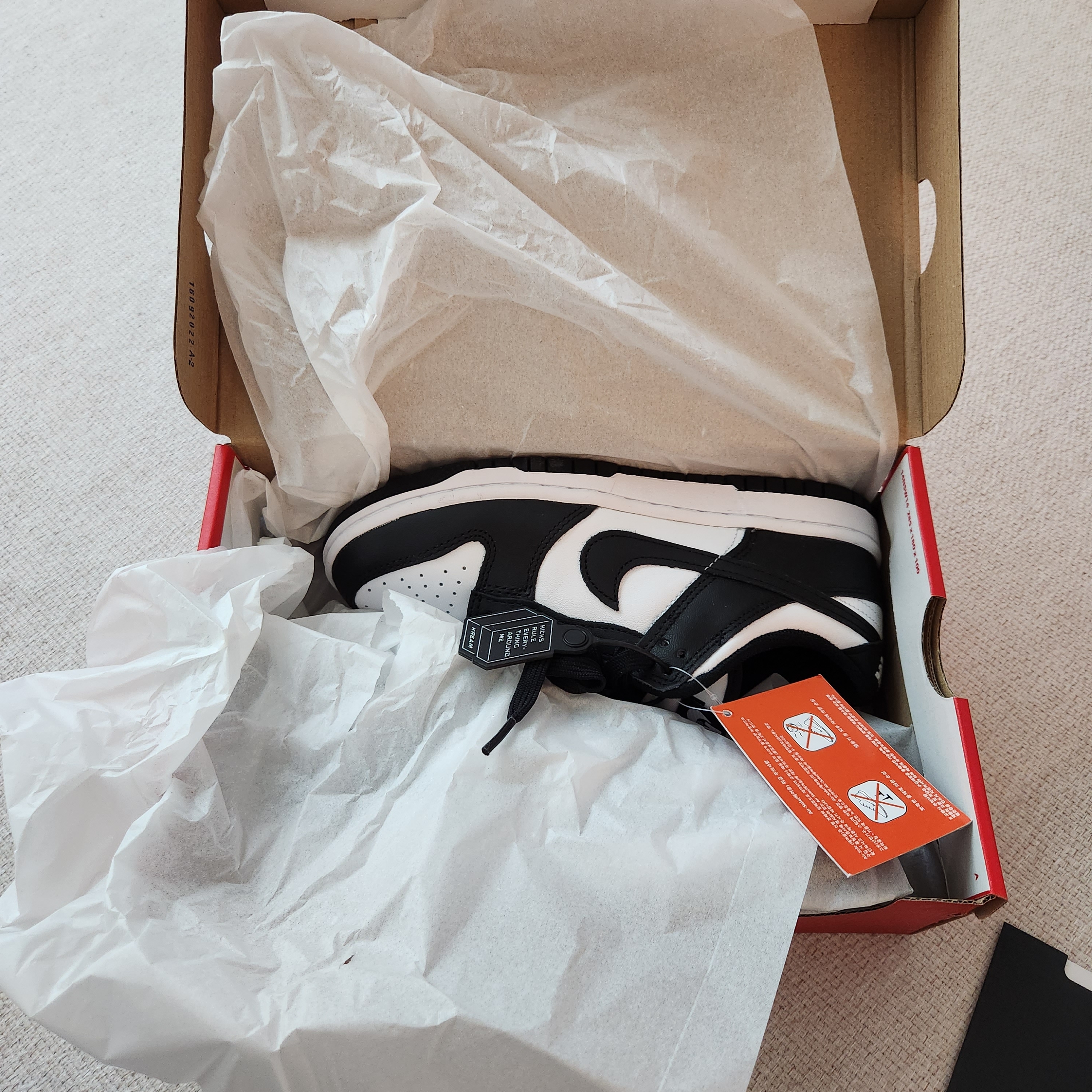 (W) Nike Dunk Low Black 착용 스타일 - 2