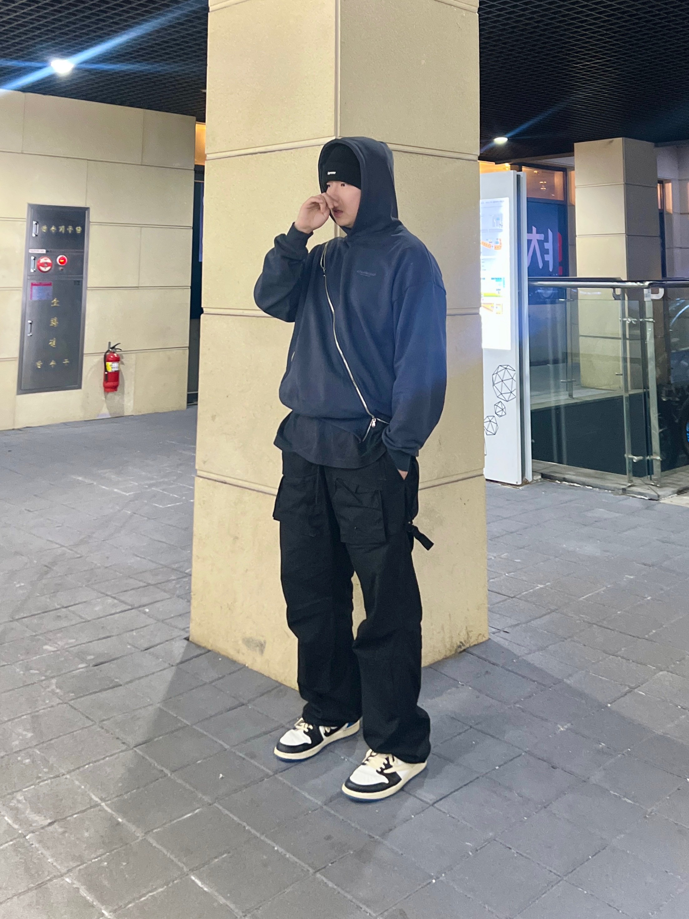 Jordan 1 x Travis Scott x Fragment Retro Low OG SP Military Blue 착용 스타일 - 1