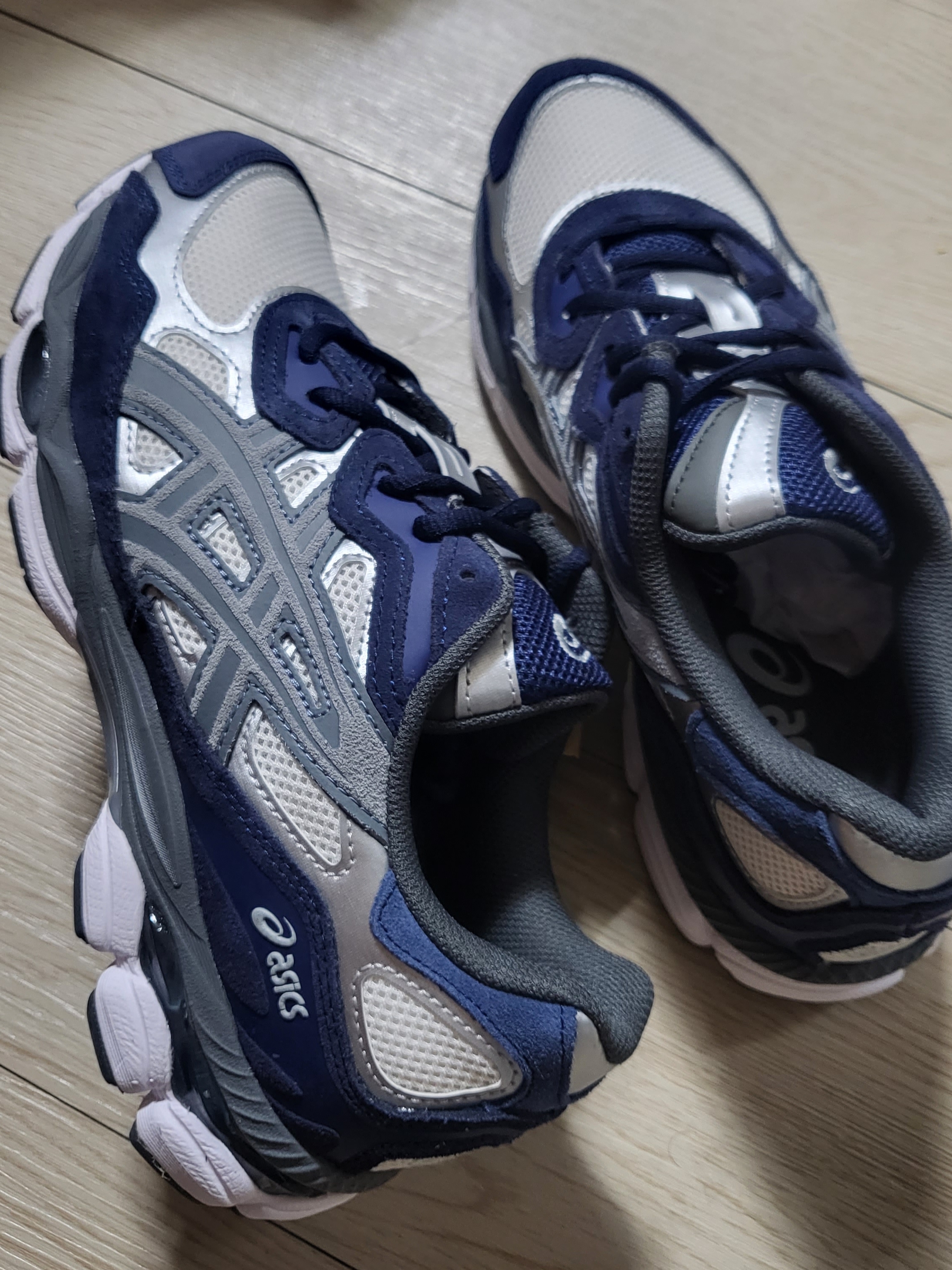 Asics Gel-NYC Cream Steel Grey 착용 스타일