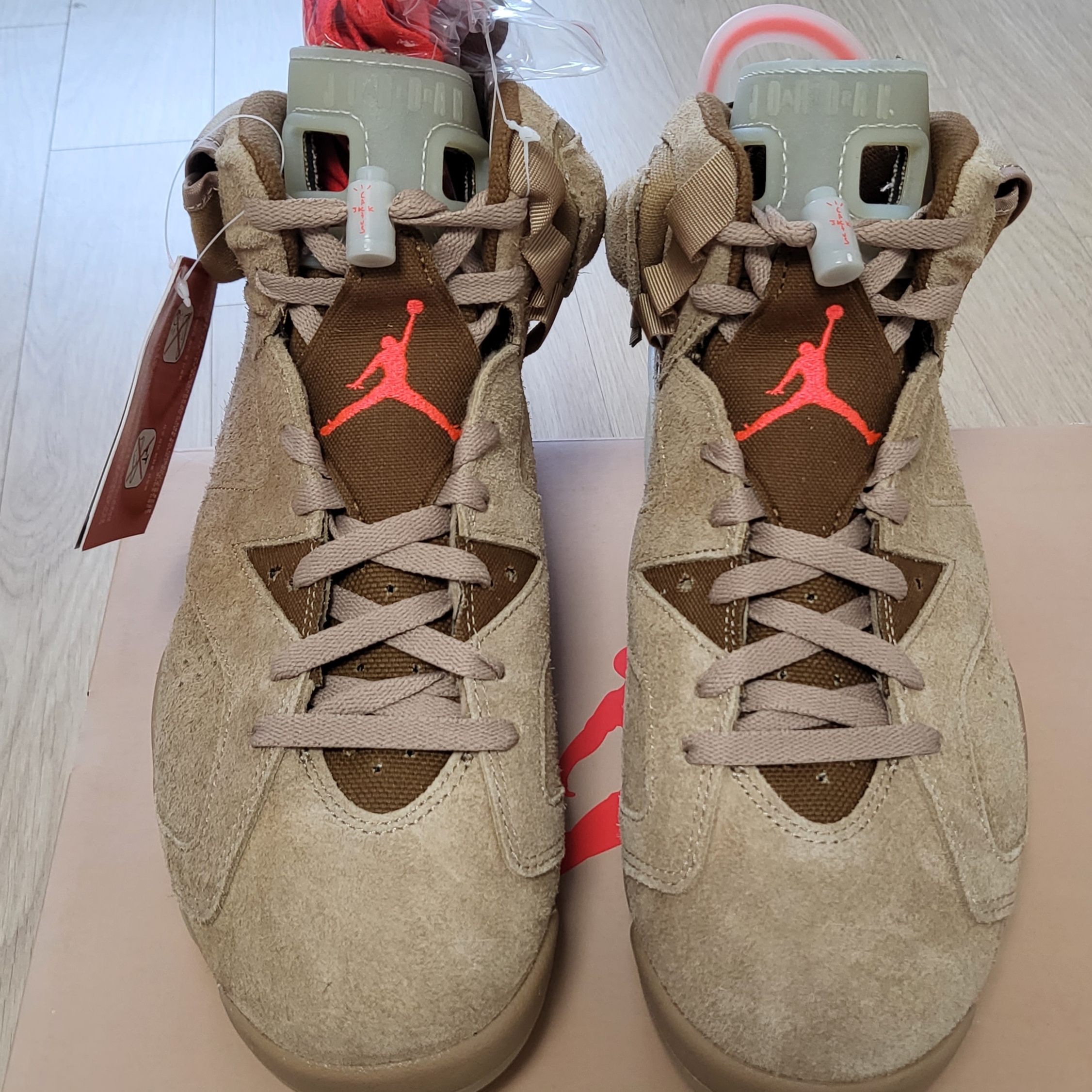 Jordan 6 x Travis Scott Retro SP British Khaki 착용 스타일 - 4