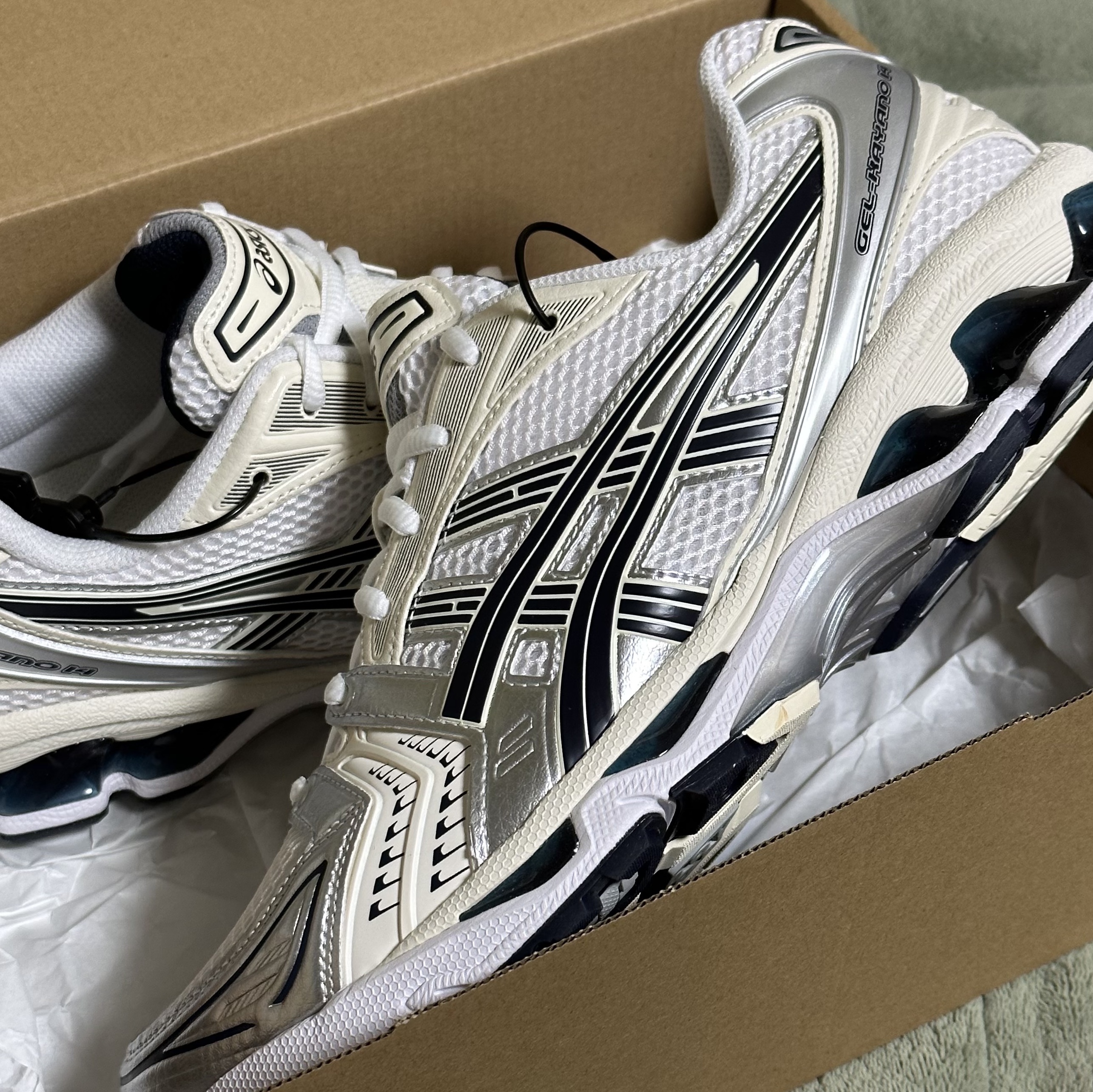 (W) Asics Gel-Kayano 14 White Midnight 착용 스타일 - 3