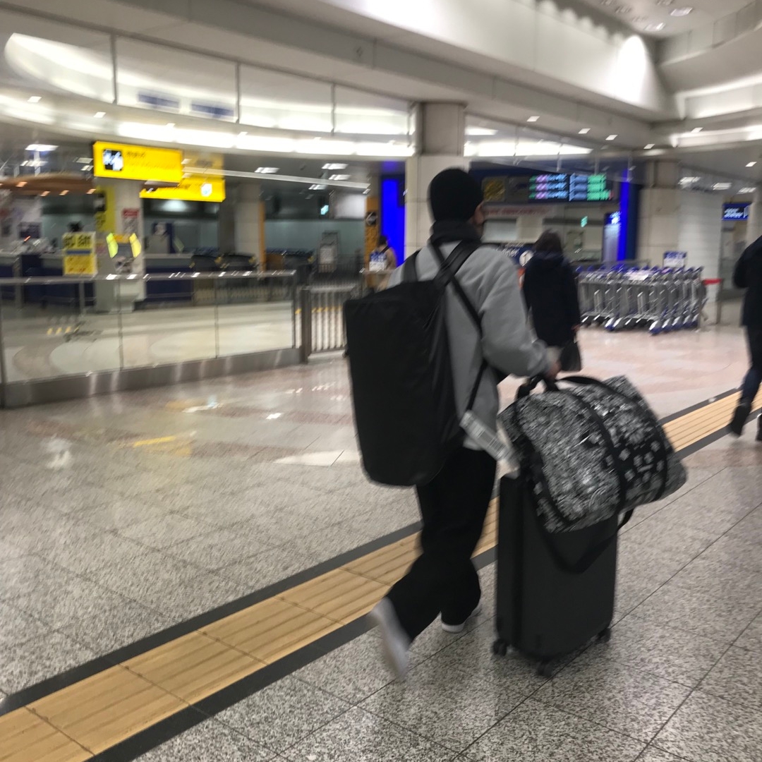 Supreme Bandana Tarp Large Duffle Bag Black - 21SS, Supreme Box Logo Crewneck Heather Grey - 22FW 착용 스타일