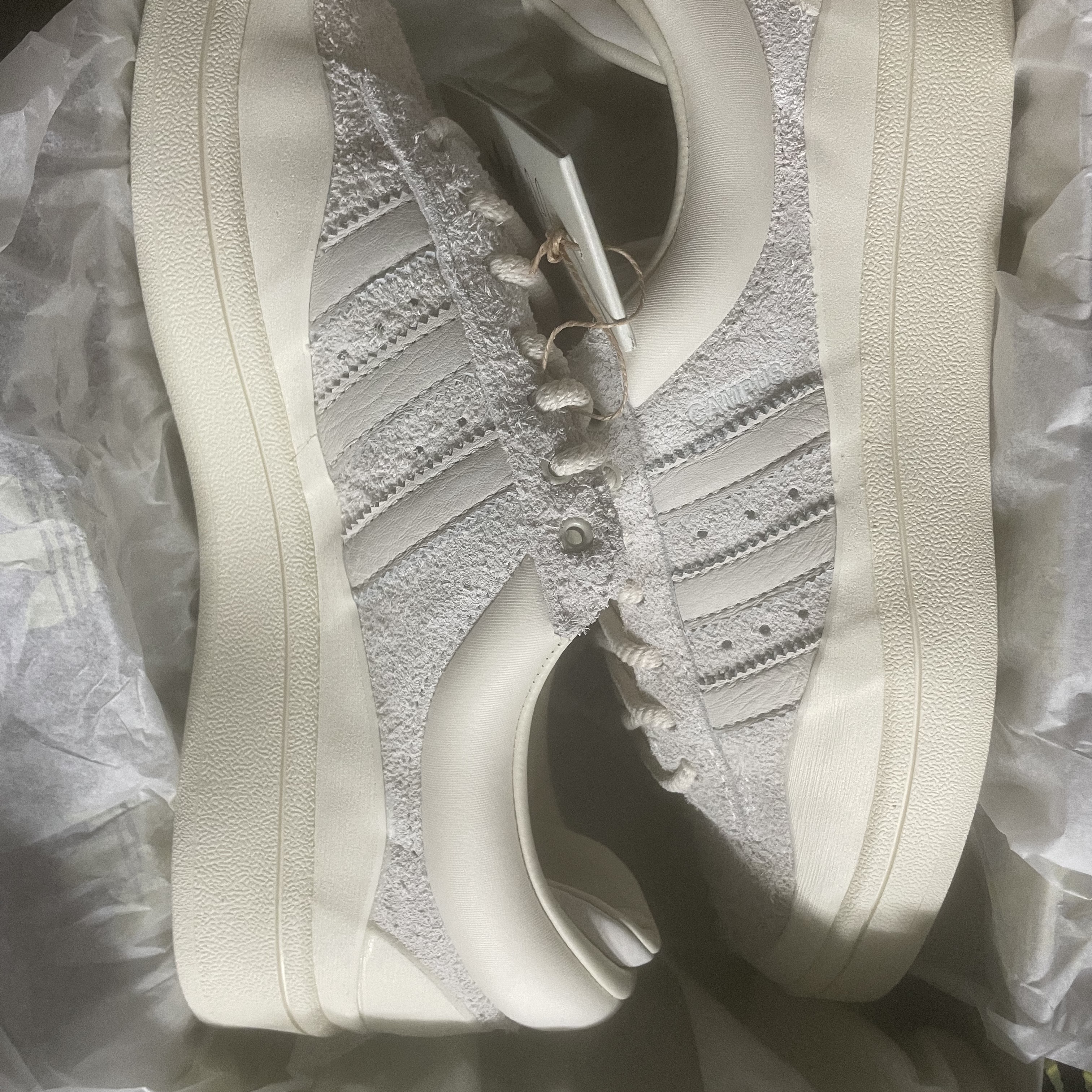 Adidas x Bad Bunny Campus Light Cloud White 착용 스타일 - 5