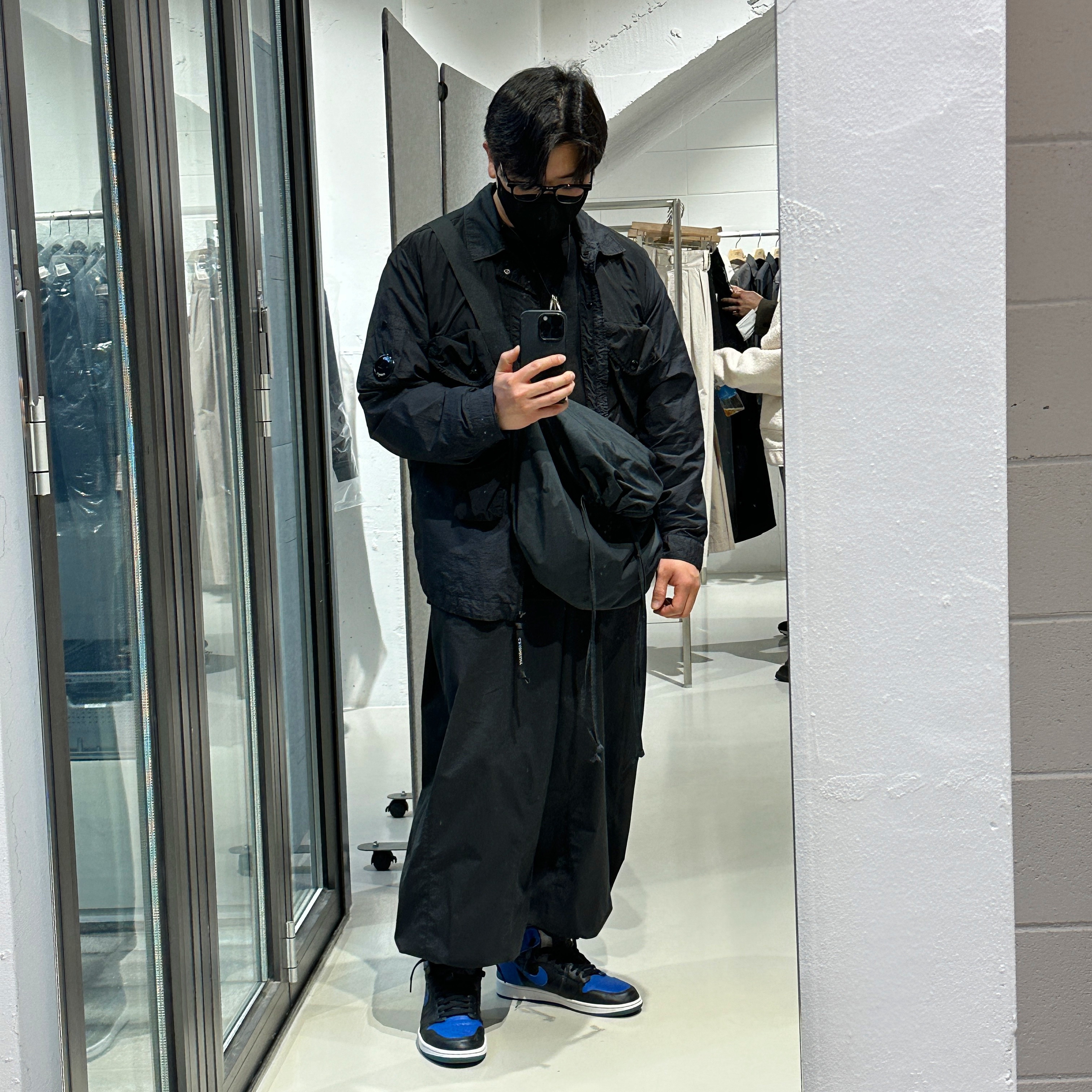 Jordan 1 Retro Royal 2017, Gentle Monster x Maison Margiela MM010 Clear Black 착용 스타일