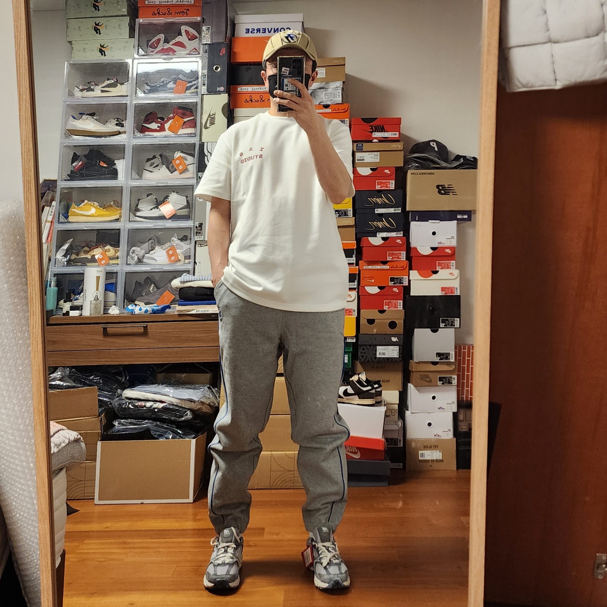 Ader Error x Zara Pleated Cap Beige, Converse x Ader Error Shapes Pants Vintage Grey Heather 착용 스타일 - 2