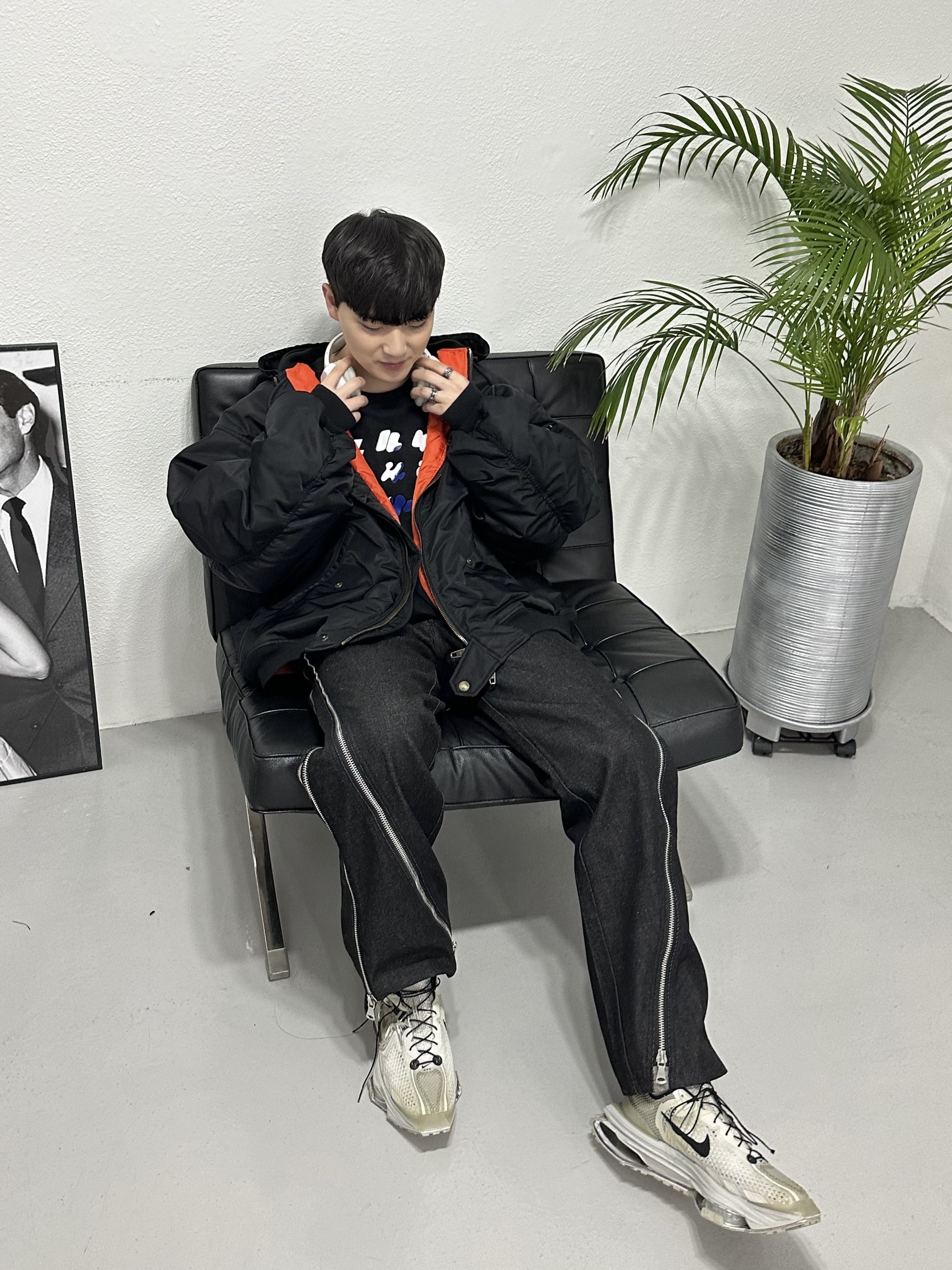 Balenciaga 3B Sports Icon Light Bomber Black, Nike x Matthew M Williams Zoom 004 Stone 착용 스타일