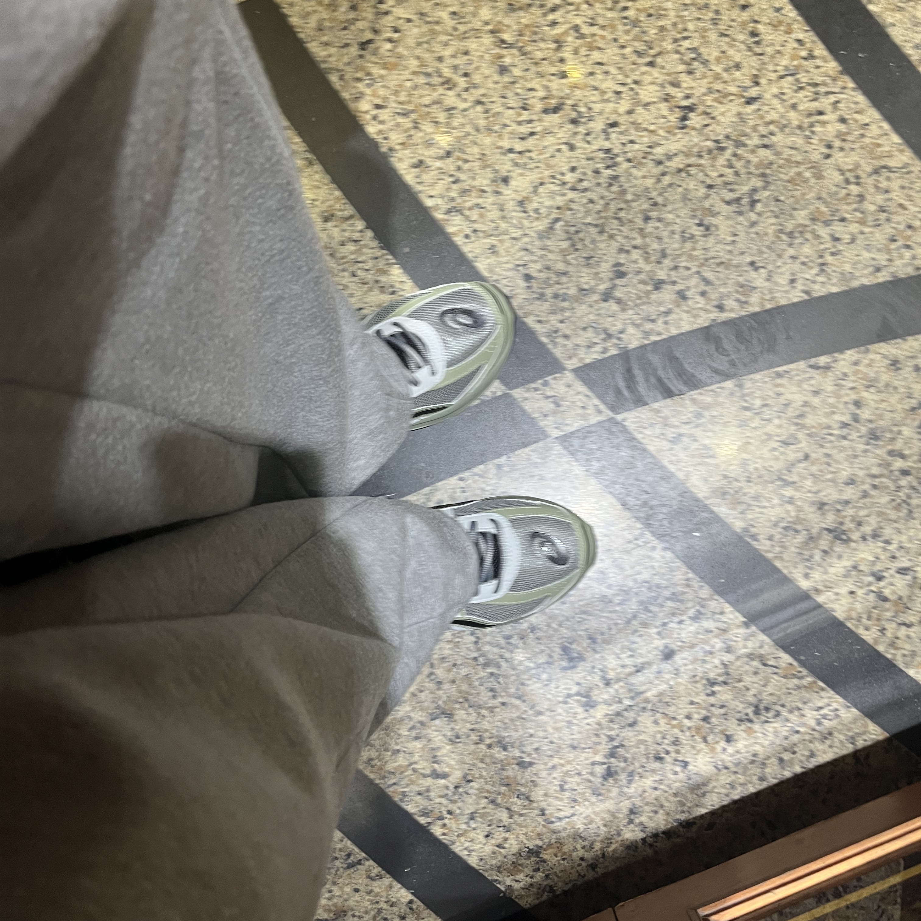 Asics Jog 100 S Sheet Rock - 2E Wide 착용 스타일