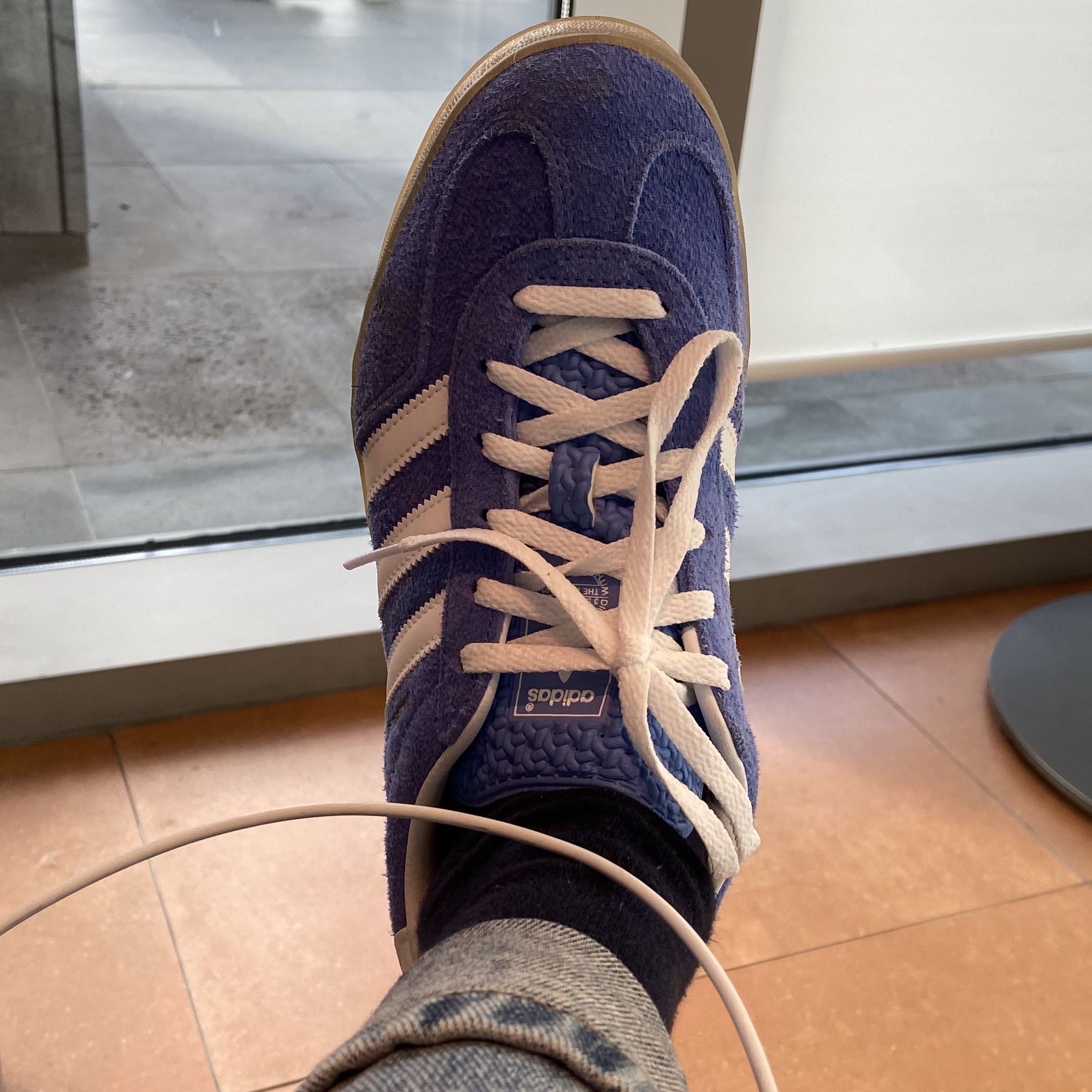 (W) Adidas Gazelle Indoor Blue Fusion Cloud White 착용 스타일