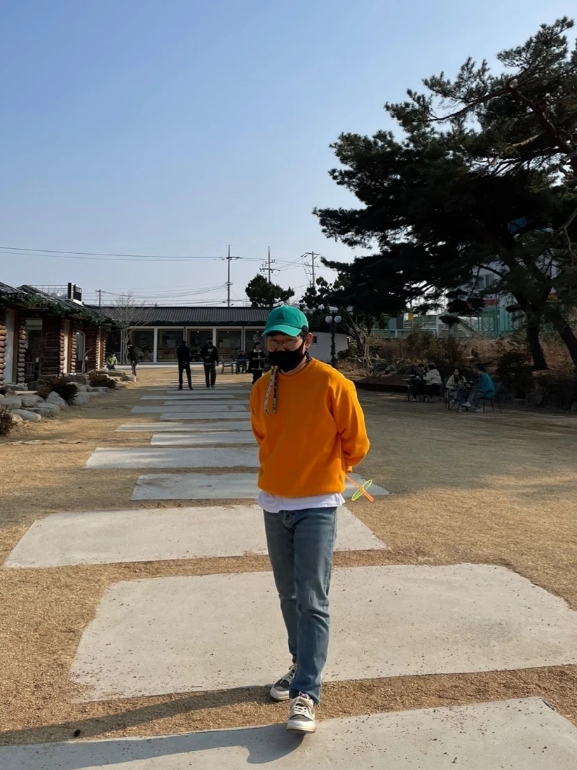 Nike ACG H86 Cap Neptune Green, Jordan 1 x Travis Scott Retro Low OG SP Sail and Ridgerock 착용 스타일 - 3