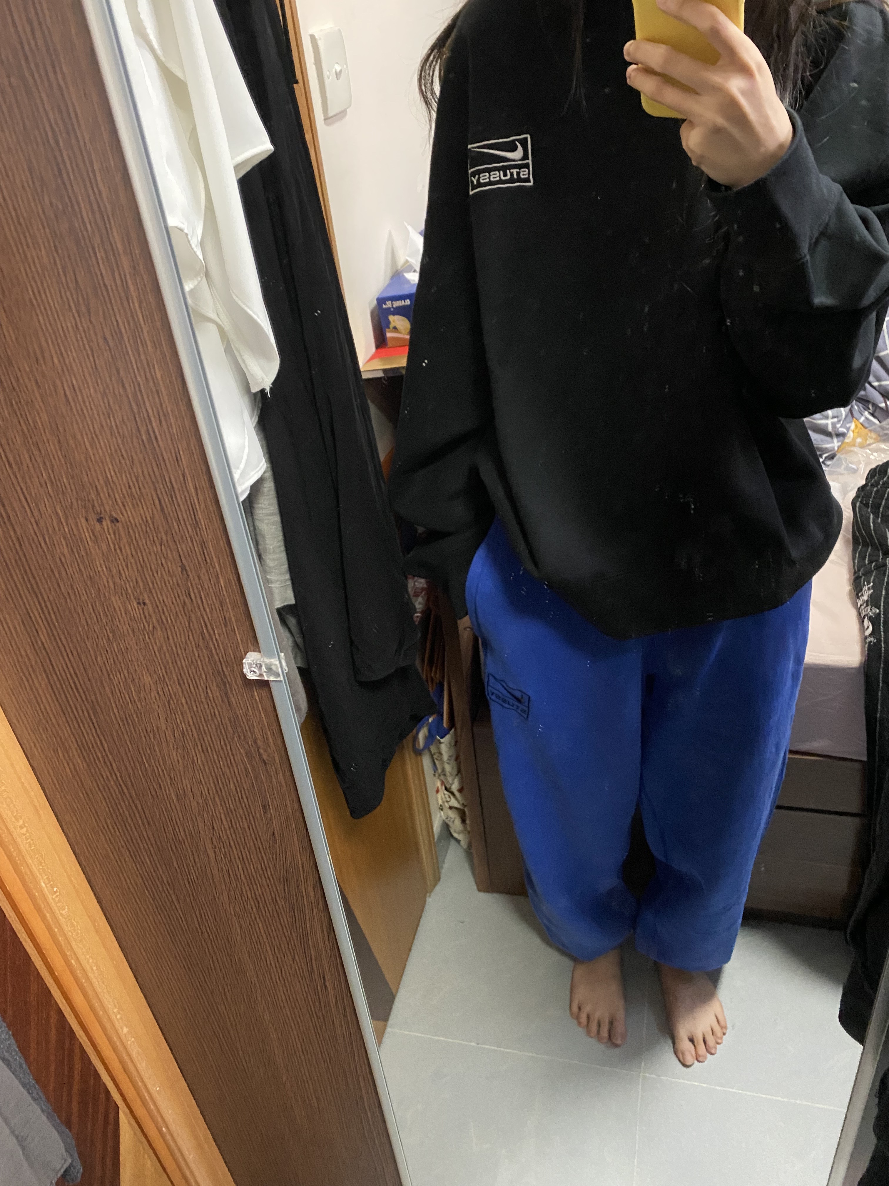 Nike x Stussy NRG Fleece Pants Dark Grey Heather (DO9340-063), Nike x Stussy NRG Washed Fleece Crewneck Black (DO5310-010) 착용 스타일 - 3