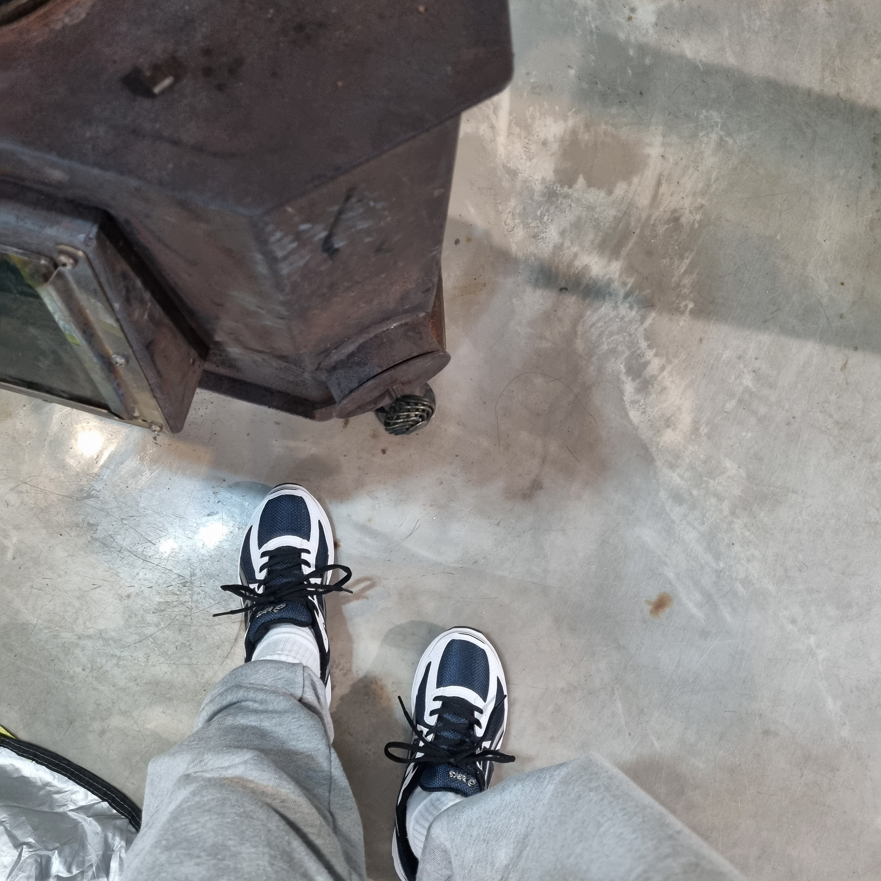 Asics Jog 100 S Navy Pure Silver - 2E Wide 착용 스타일