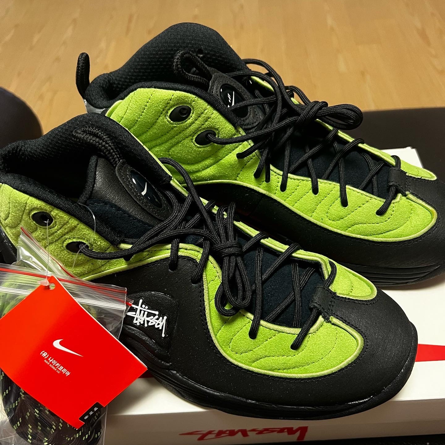 Nike x Stussy Air Penny II Vivid Green and Black 착용 스타일