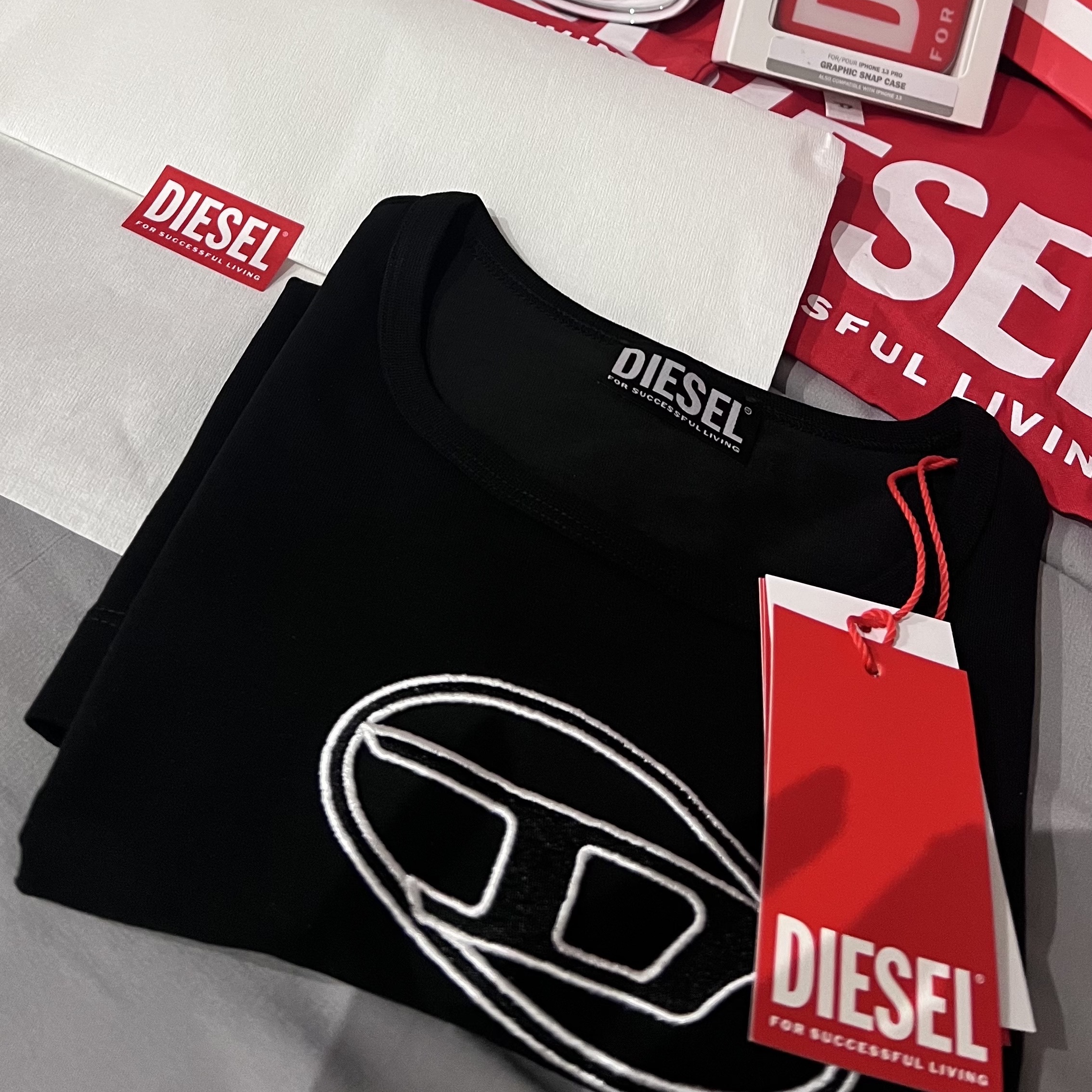 Diesel 1DR Mini Bag Plaque Black, Diesel 1DR Mini Bag Plaque White 착용 스타일 - 2