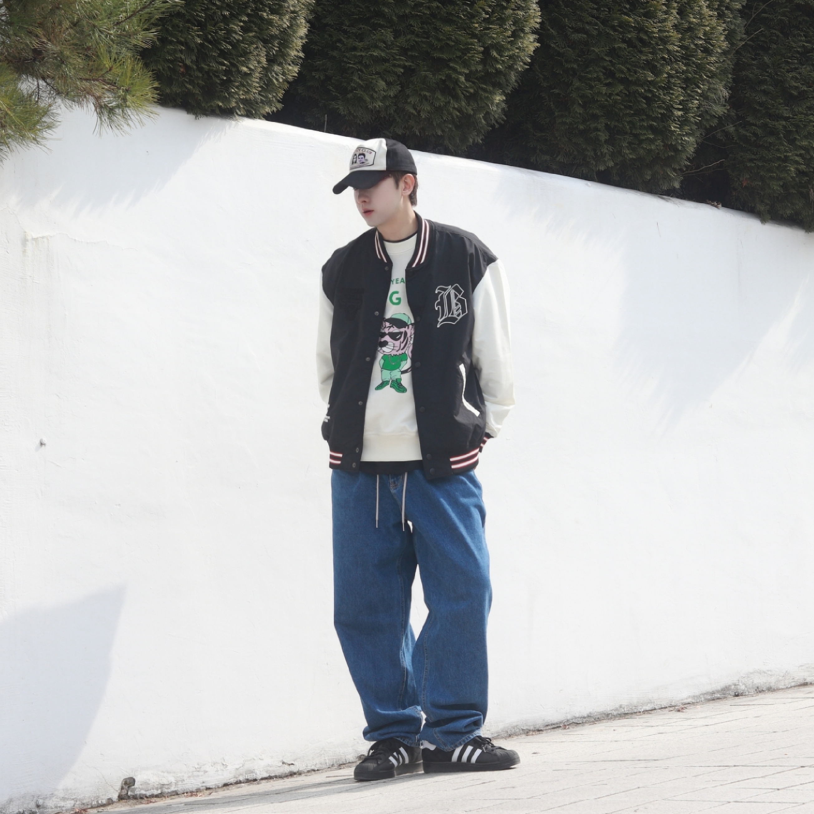 Adidas Superstar Core Black White 착용 스타일 - 5