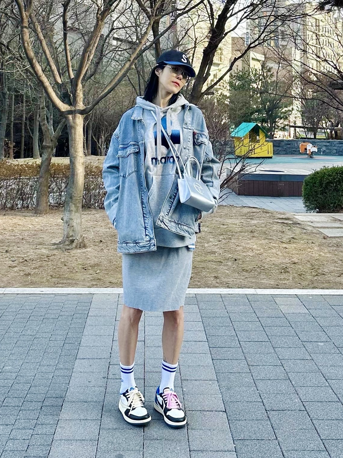 Jordan 1 x Travis Scott x Fragment Retro Low OG SP Military Blue, (W) Isabel Marant Mansel Hoodie Grey - 21SS 착용 스타일 - 1
