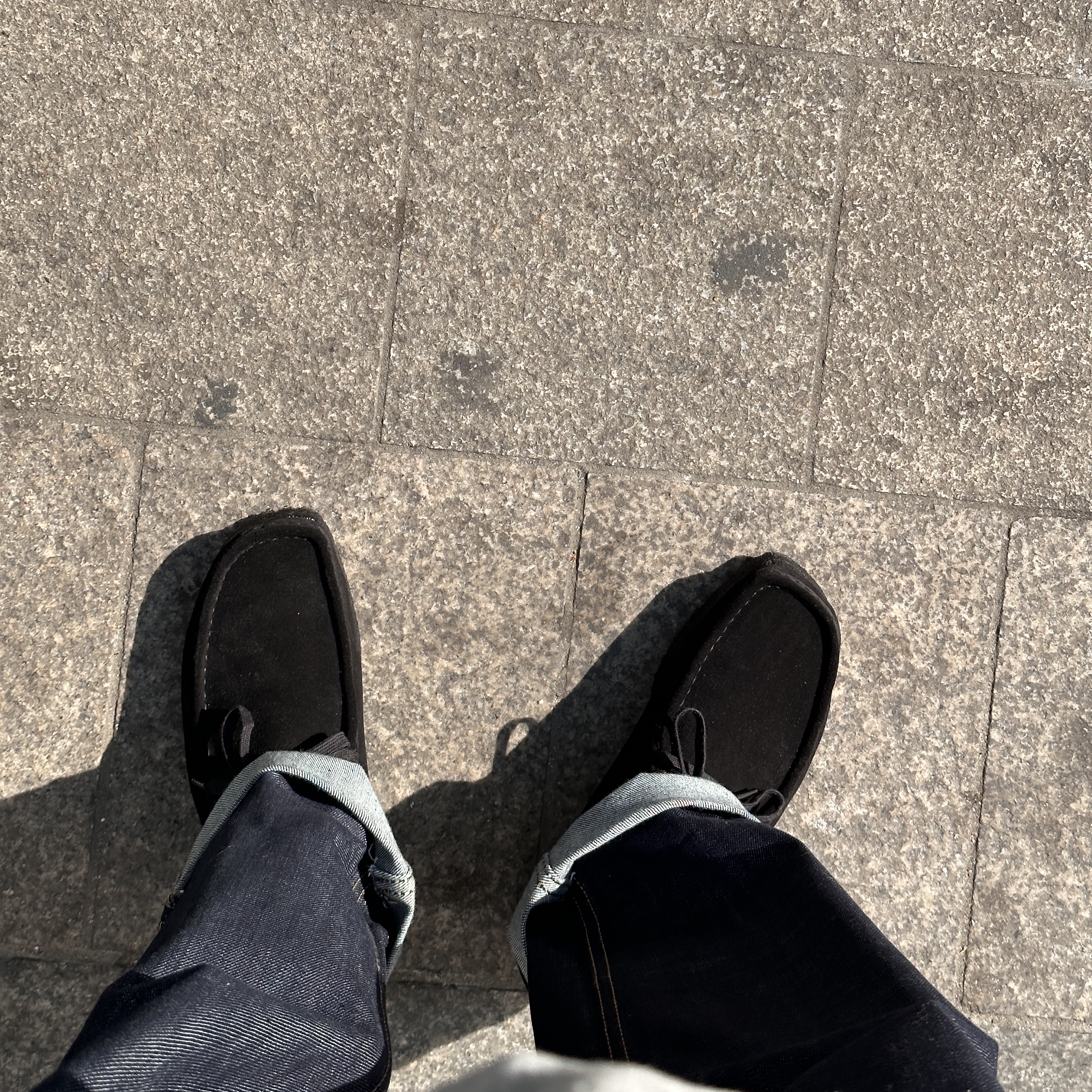 Clarks Wallabee Black Suede 착용 스타일