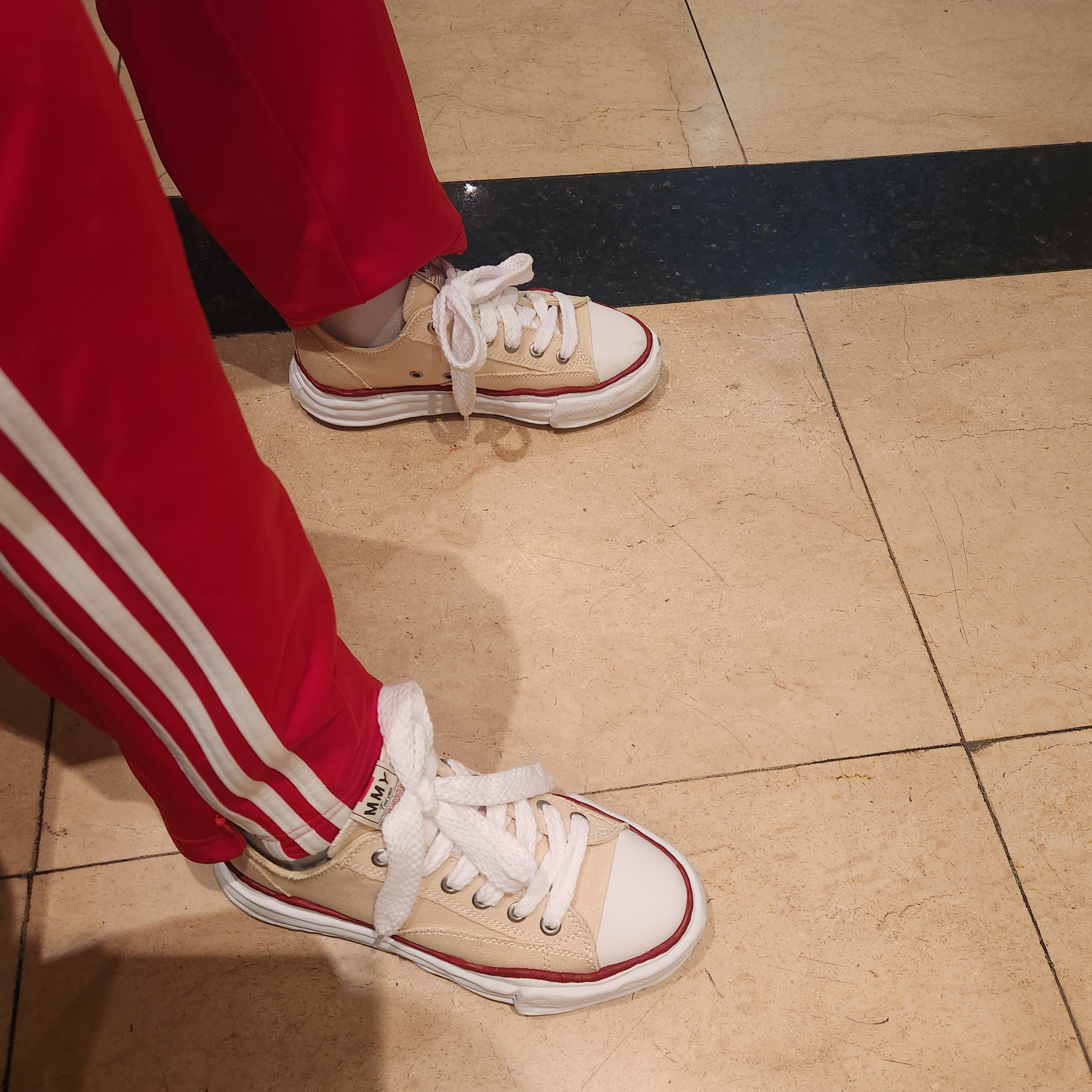 Maison Mihara Yasuhiro Peterson OG Sole Canvas Low-top Sneakers Natural 착용 스타일