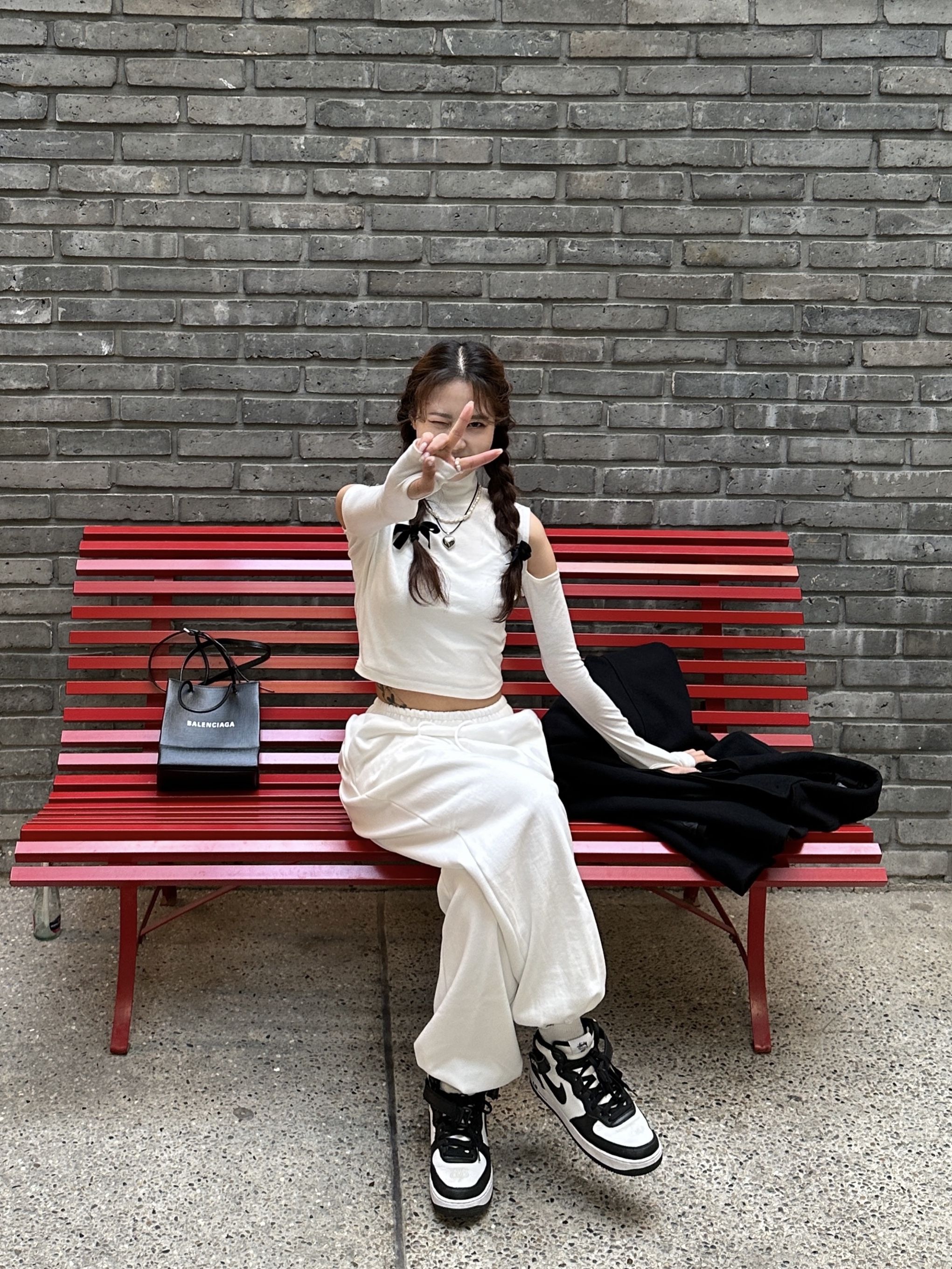 Nike x Stussy Air Force 1 '07 Mid SP Black and Light Bone, Balenciaga Shopping XXS North-South Tote Bag Black 착용 스타일 - 1
