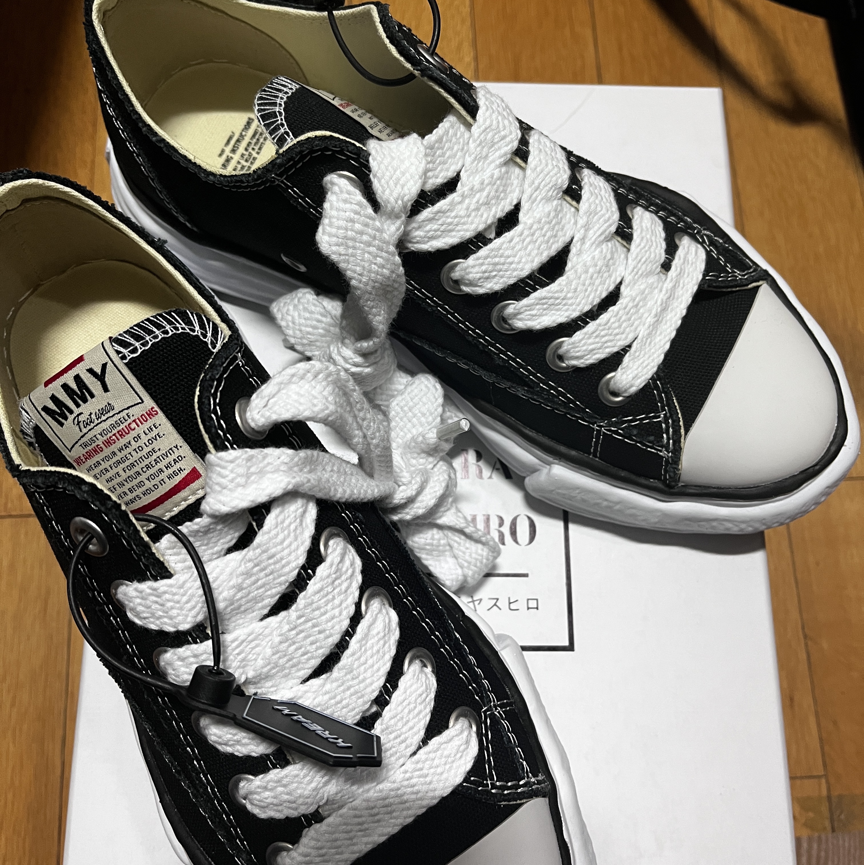 Maison Mihara Yasuhiro Peterson OG Sole Canvas Low Sneakers Black 착용 스타일
