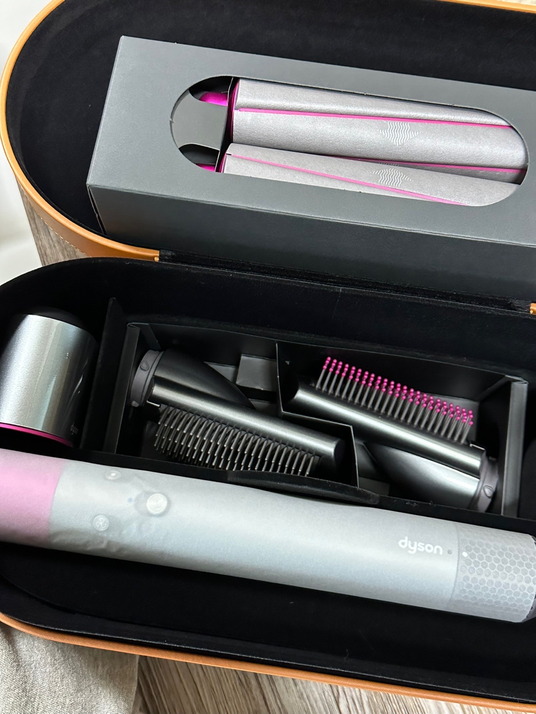 Dyson Airwrap Styler Complete Long Nickel Fuchsia (Korean Ver.) 착용 스타일 - 2