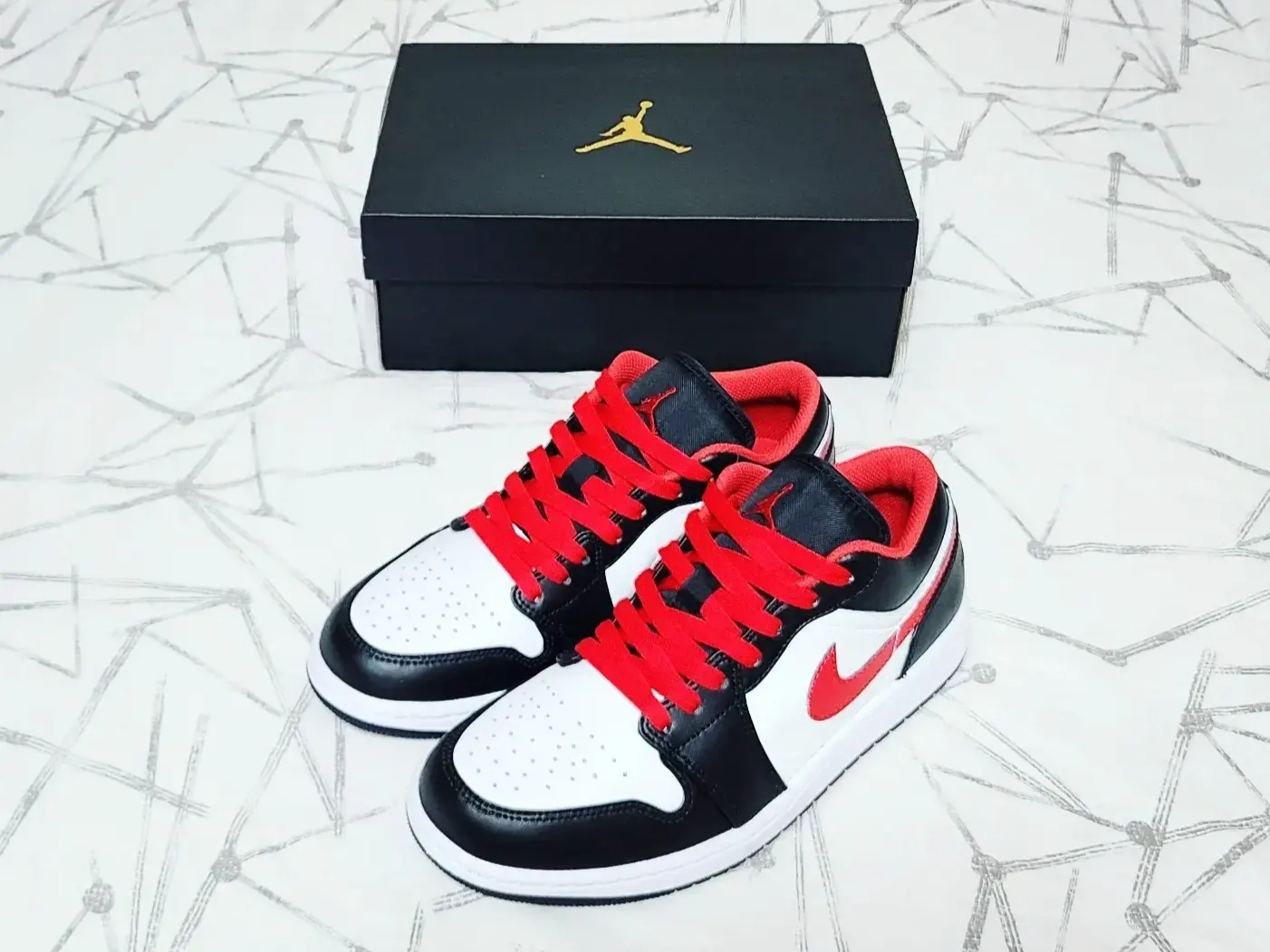 Jordan 1 Low Black Fire Red 착용 스타일 - 1