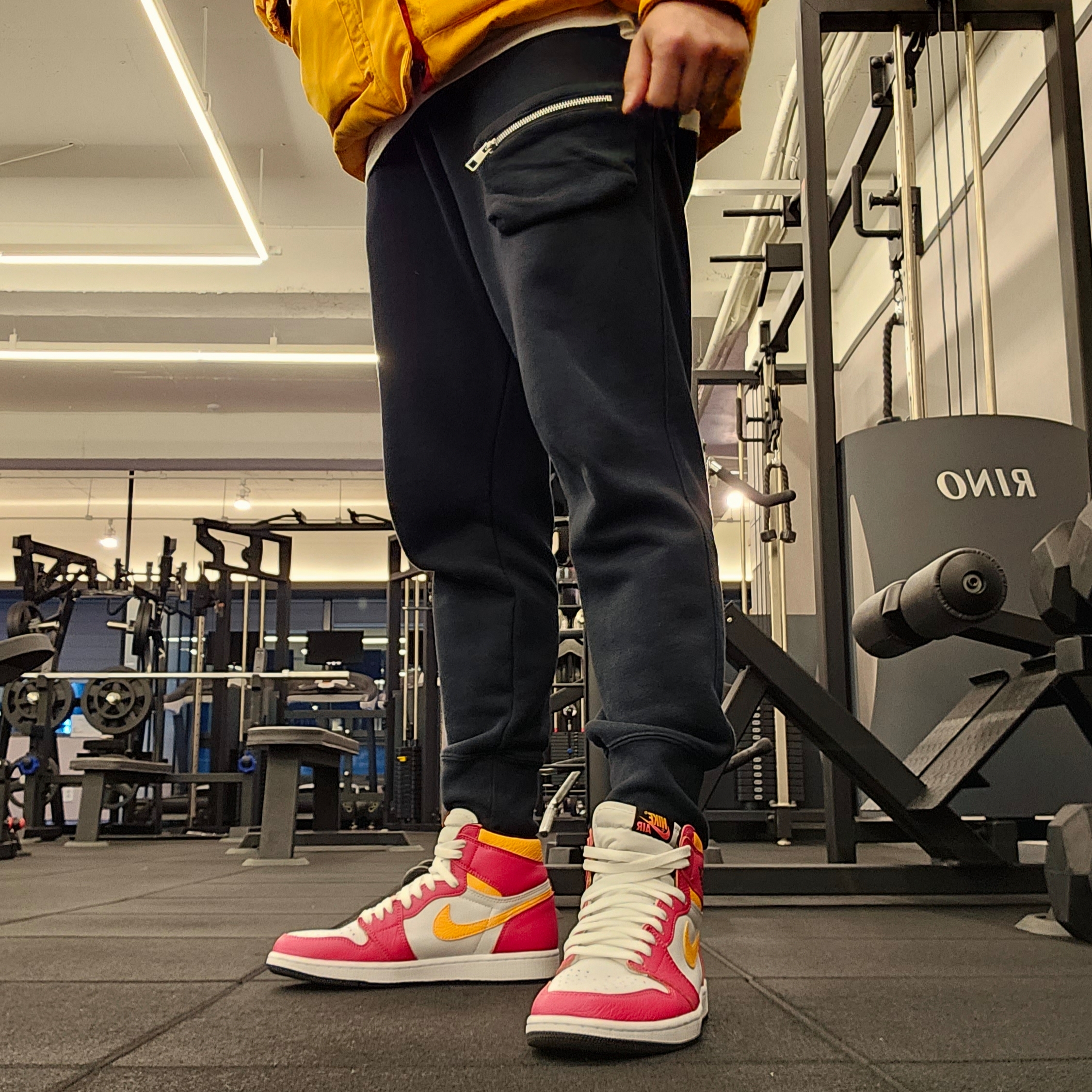 Jordan 1 Retro High OG Light Fusion Red 착용 스타일