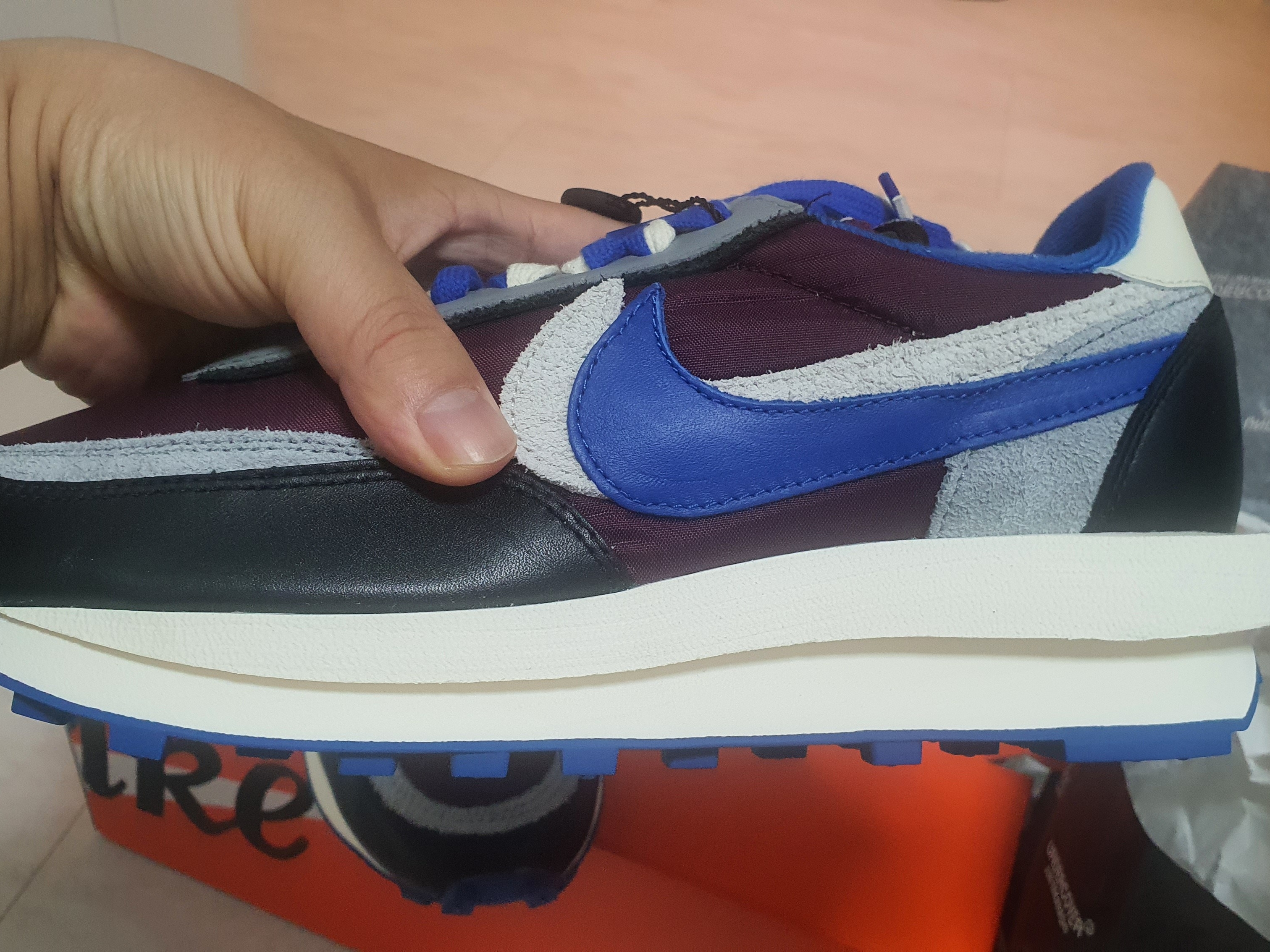 Nike x Sacai x Undercover LDWaffle Night Maroon Team Royal 착용 스타일 - 2