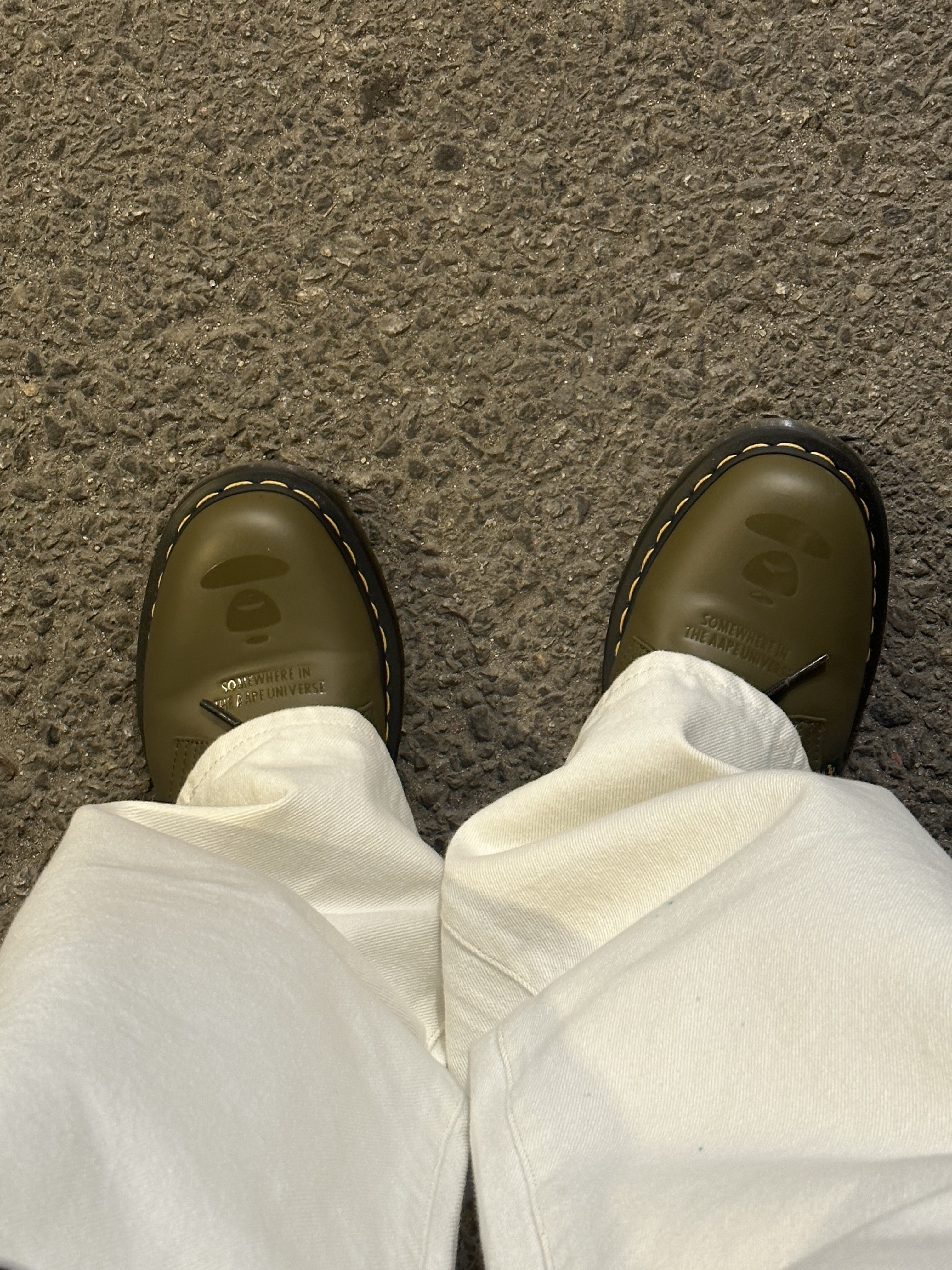 Our Legacy Work Shop Vest White, Dr. Martens x BAPE 1461 Smooth Emboss Khaki 착용 스타일 - 5