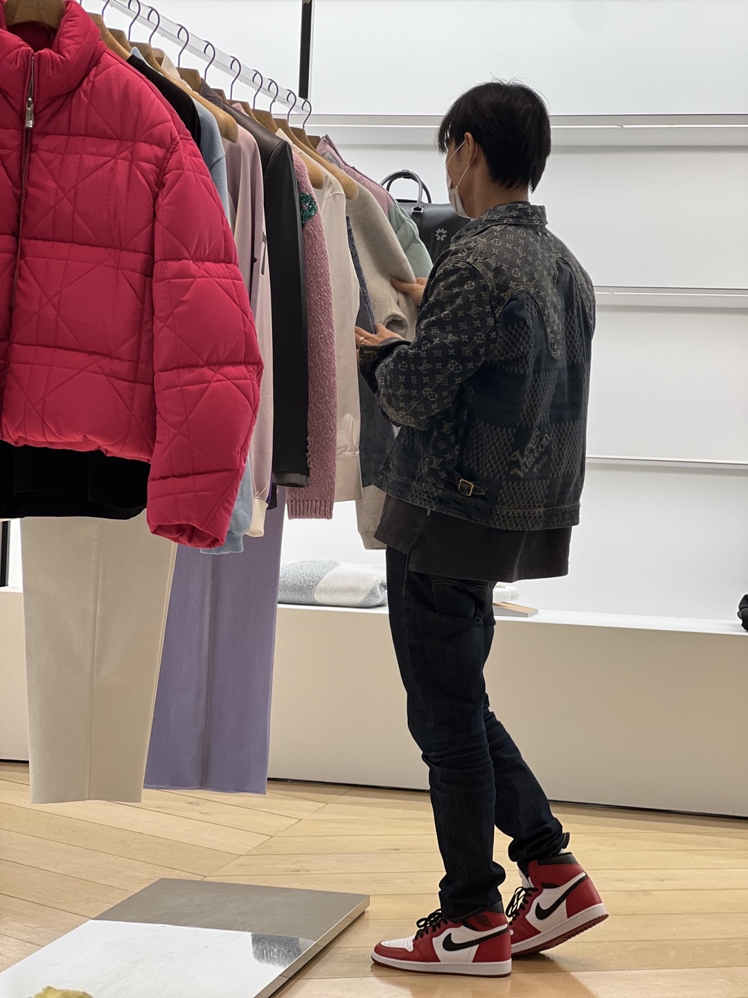 Louis Vuitton x Nigo Giant Damier Waves Monogram Denim Jacket Indigo, Jordan 1 Retro High OG Chicago 2015 착용 스타일