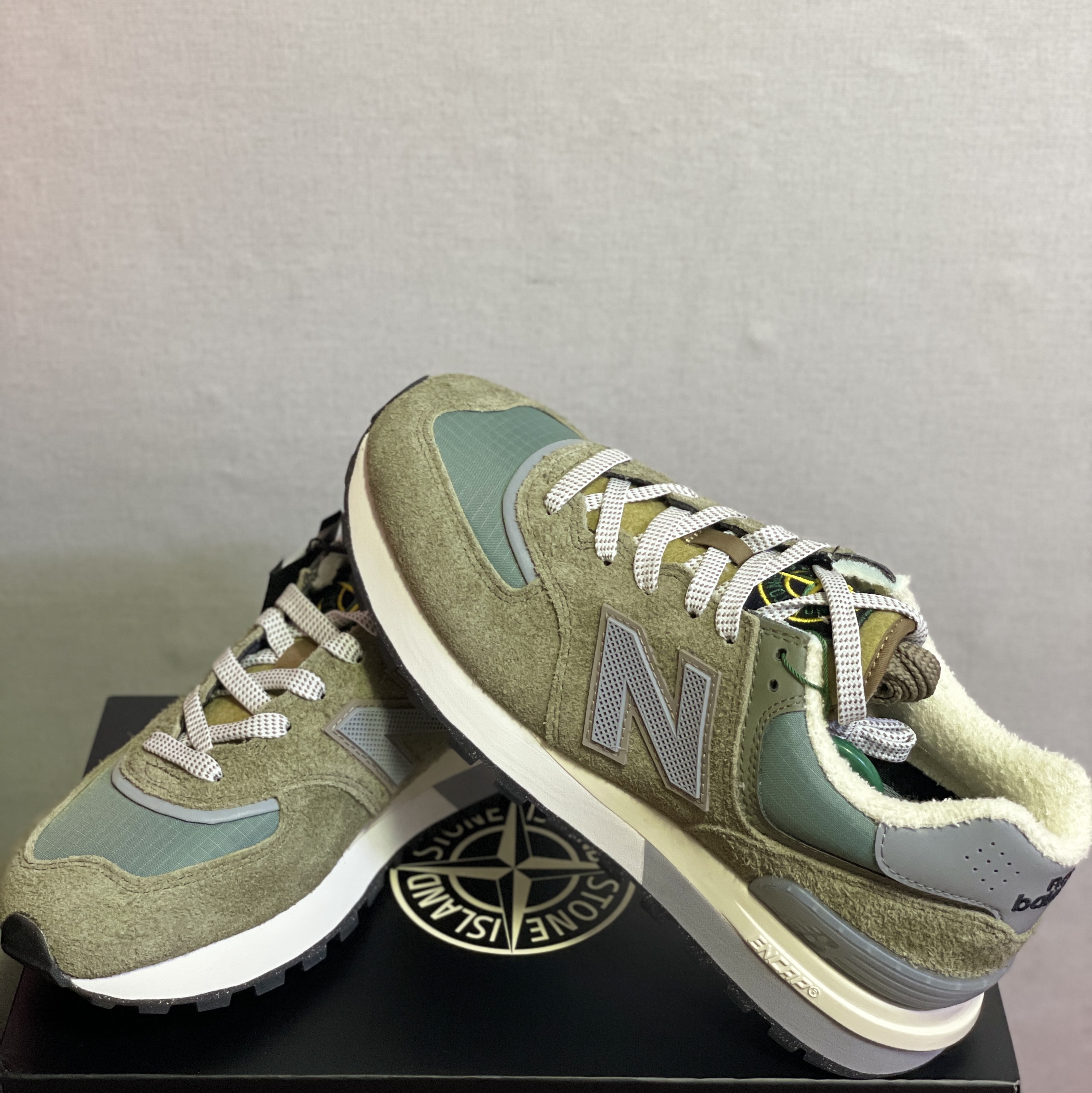 New Balance x Stone Island 574 Legacy Green 착용 스타일 - 2